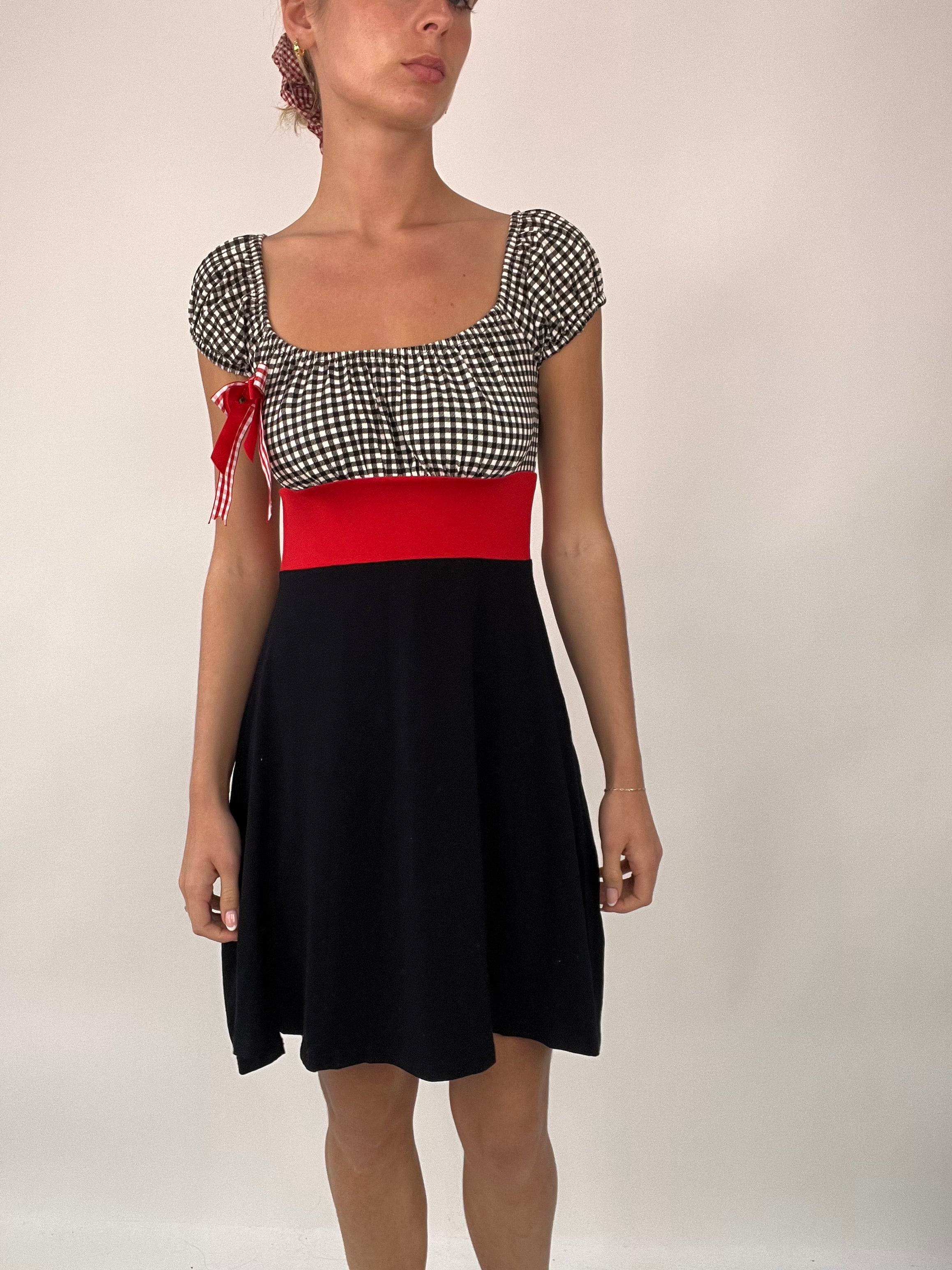 TAYLOR SWIFT DROP medium black dress with gingham print and red band remass