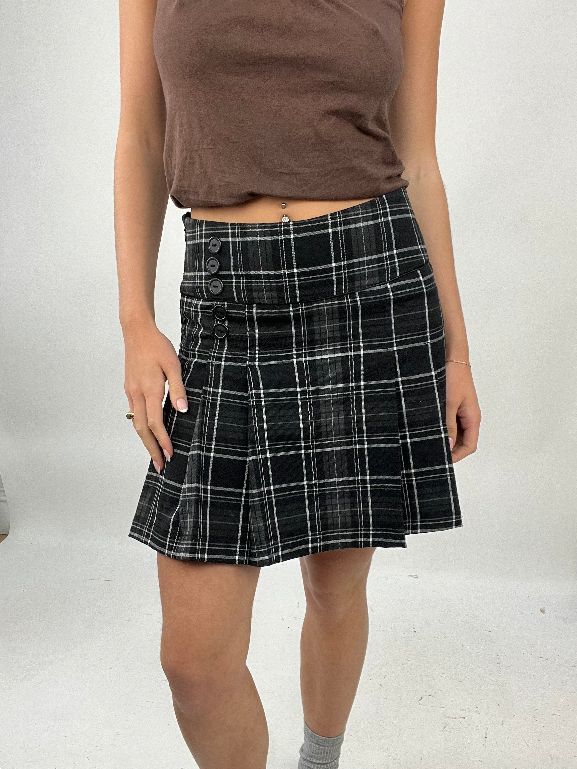 Plaid pleated skirt black and white best sale