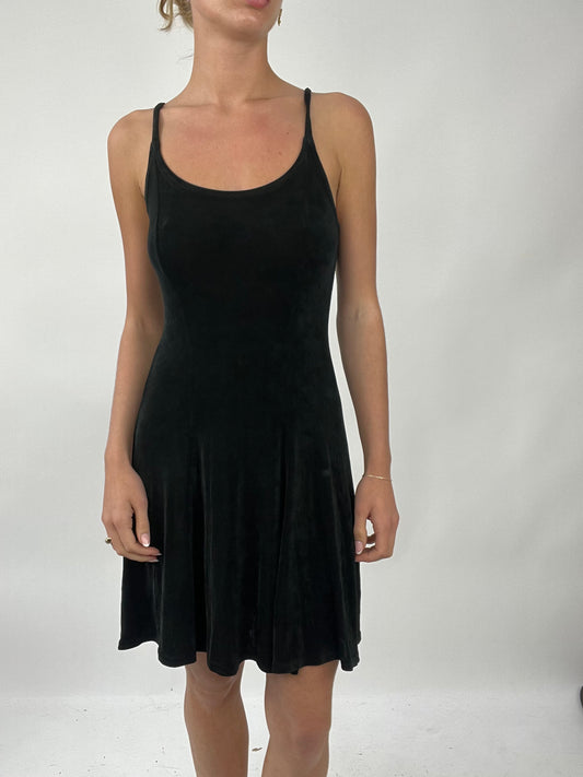 TAYLOR SWIFT DROP | medium black flowy dress