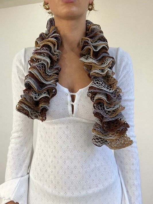 WINTER TRENDS | beige and grey ruffle scarf