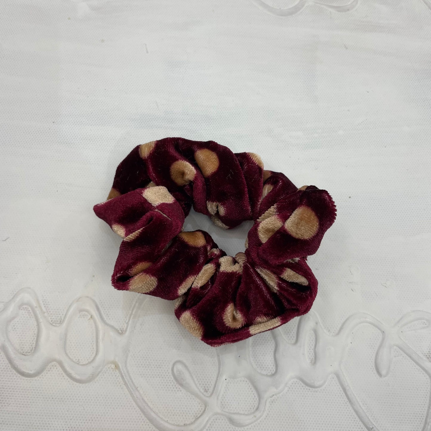 💻⭐️ | burgundy/light brown polka dot velvet scrunchie