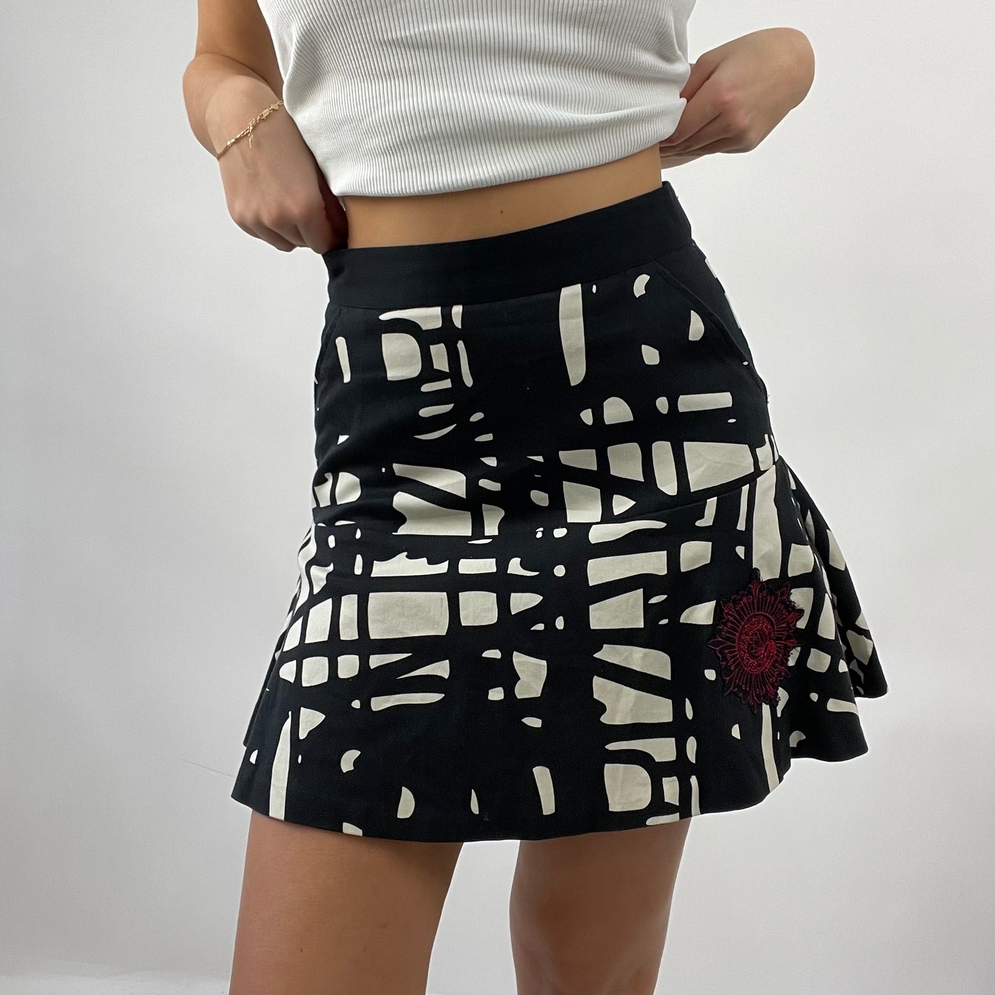 12 DAYS OF XMAS DROP | small black and white graphic desigual skirt