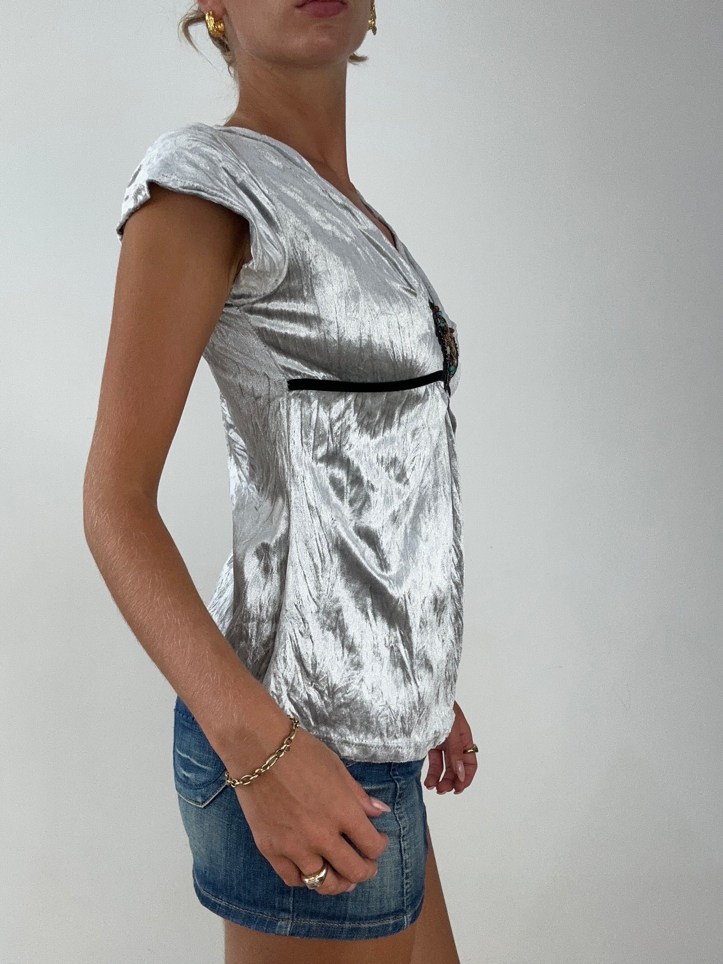 SIRENCORE | small silver velour t-shirt with beaded detail