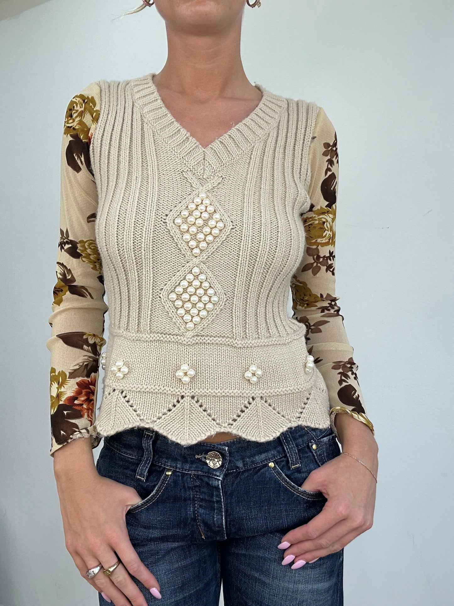 COSY CLASSICS | medium beige jumper with mesh floral back