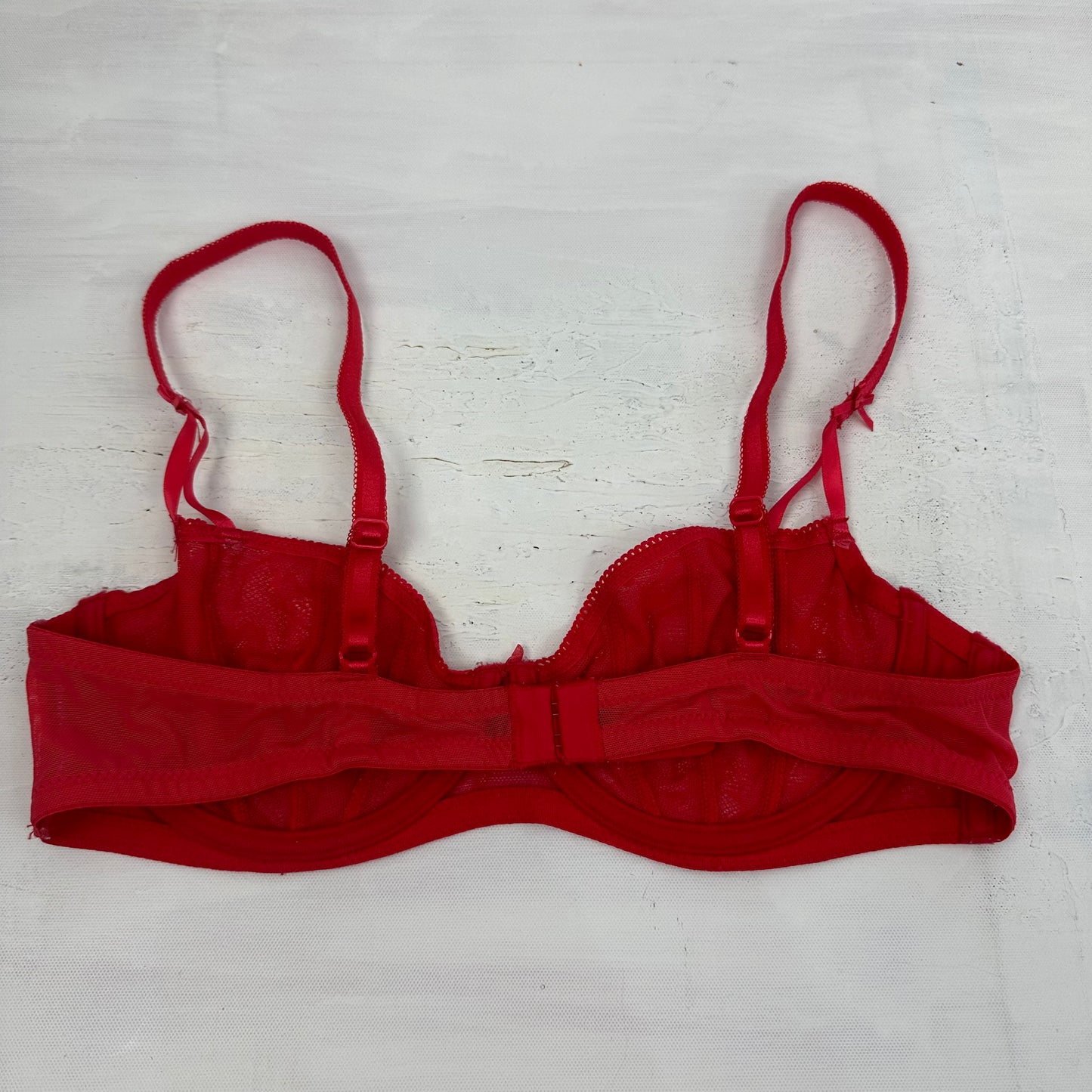 ADDISON RAE DROP | small red lace bra