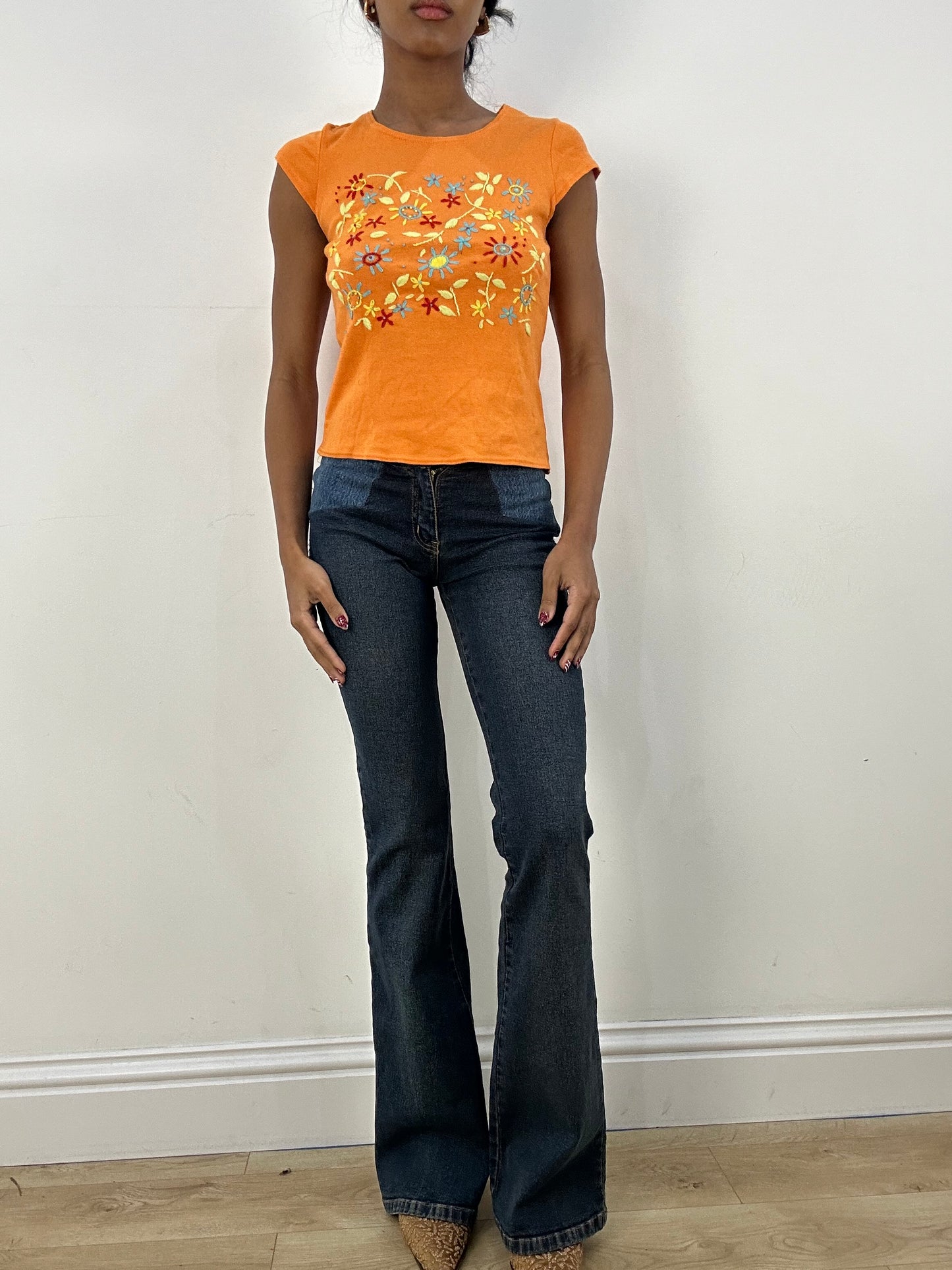 💻 HIPPY CHIC DROP | medium orange t-shirt with floral pattern