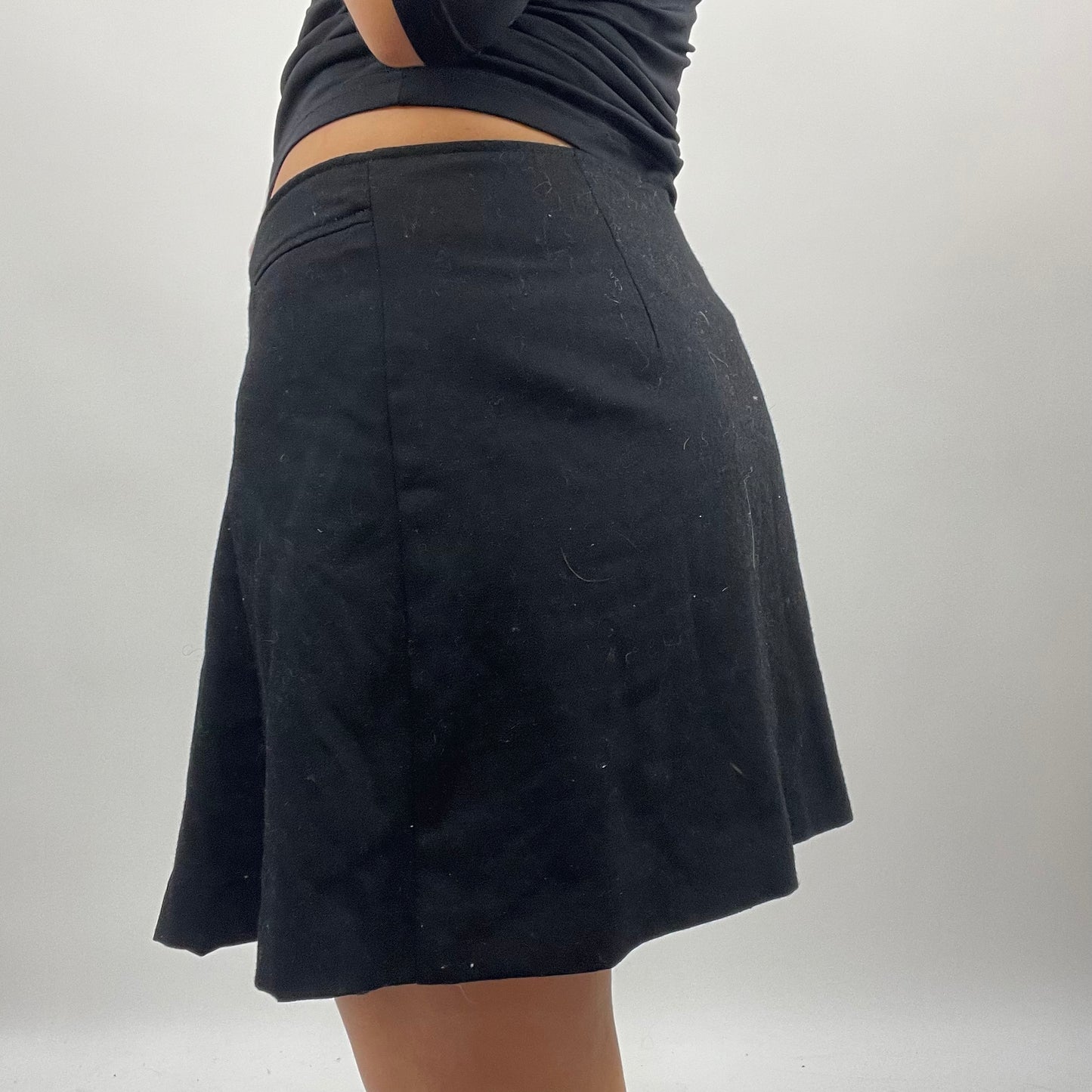 💚 GALENTINES DAY DROP | small black united colors of benetton pleated wrap skirt