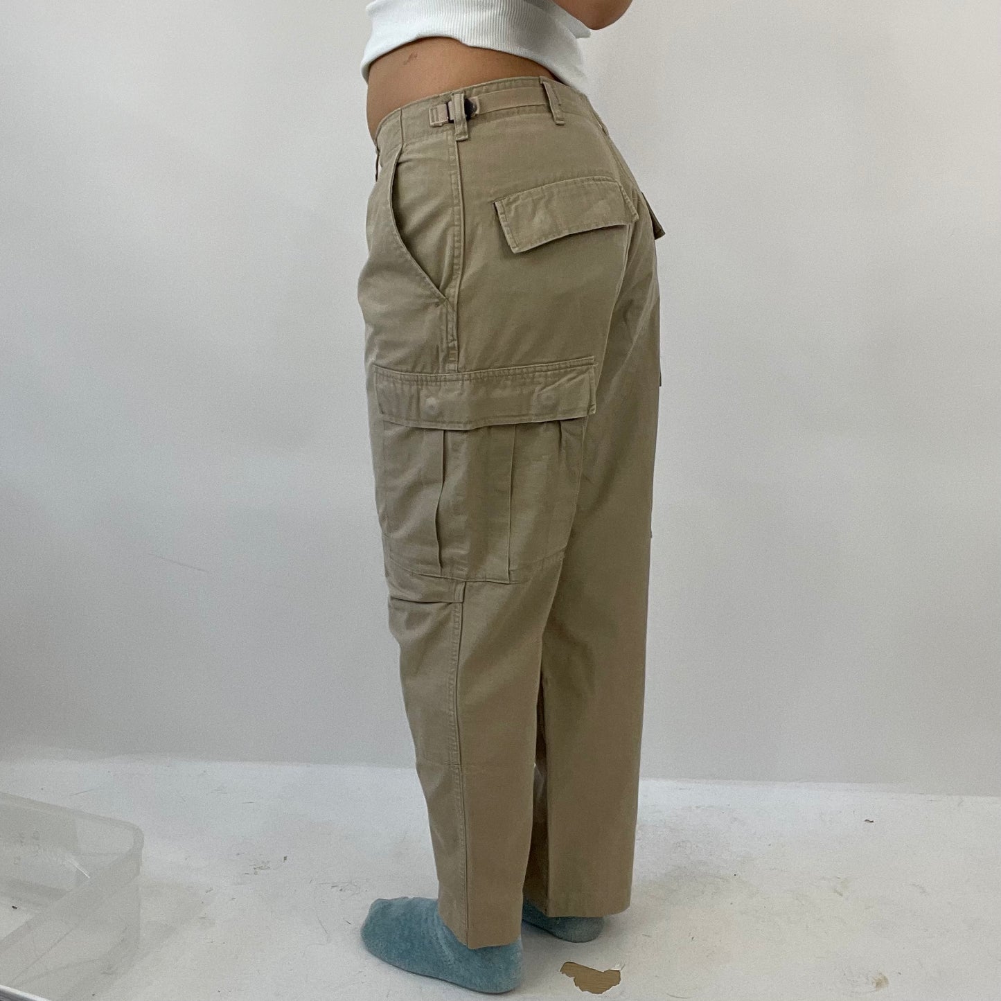 💻12 DAYS OF XMAS DROP | small beige cargo trousers