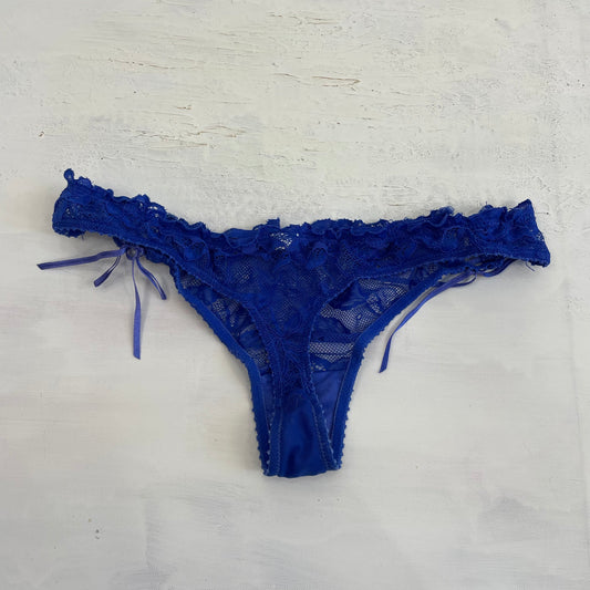 GIRL CORE DROP | small blue lace thong with bow detail