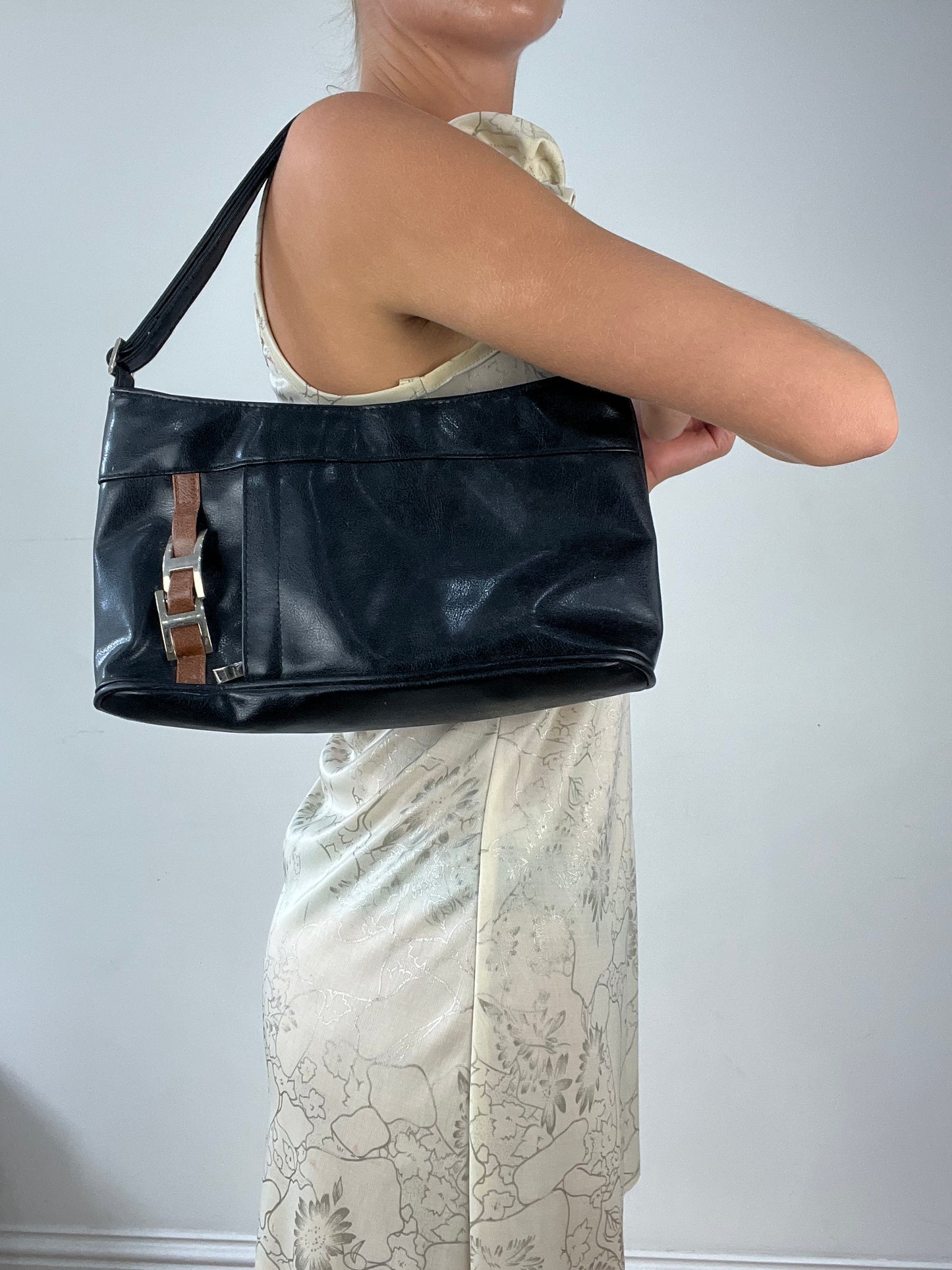 DINNER PARTY | black leather shoulder bag