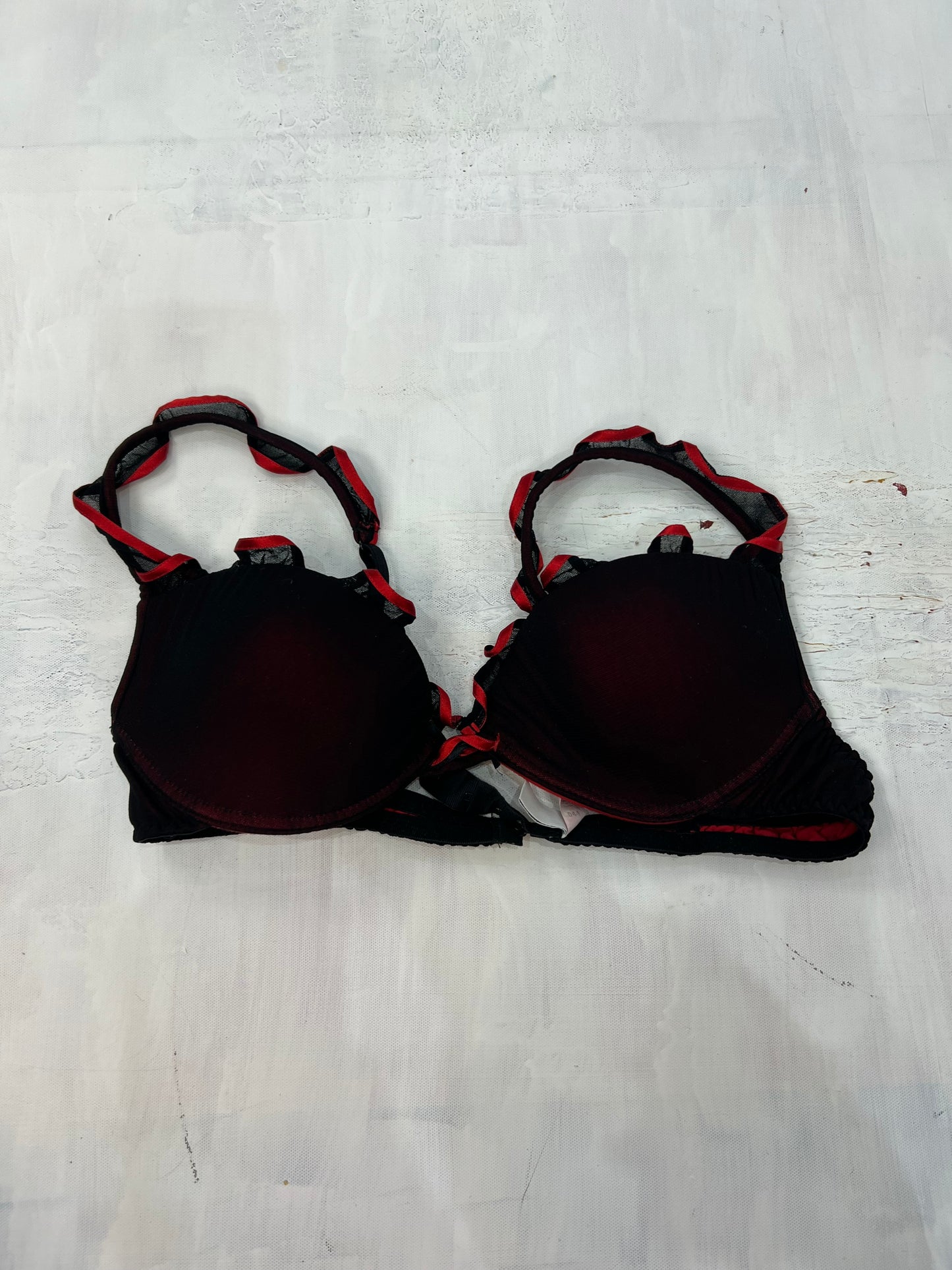 vintage edit: date night | small black and red intimissimi bra