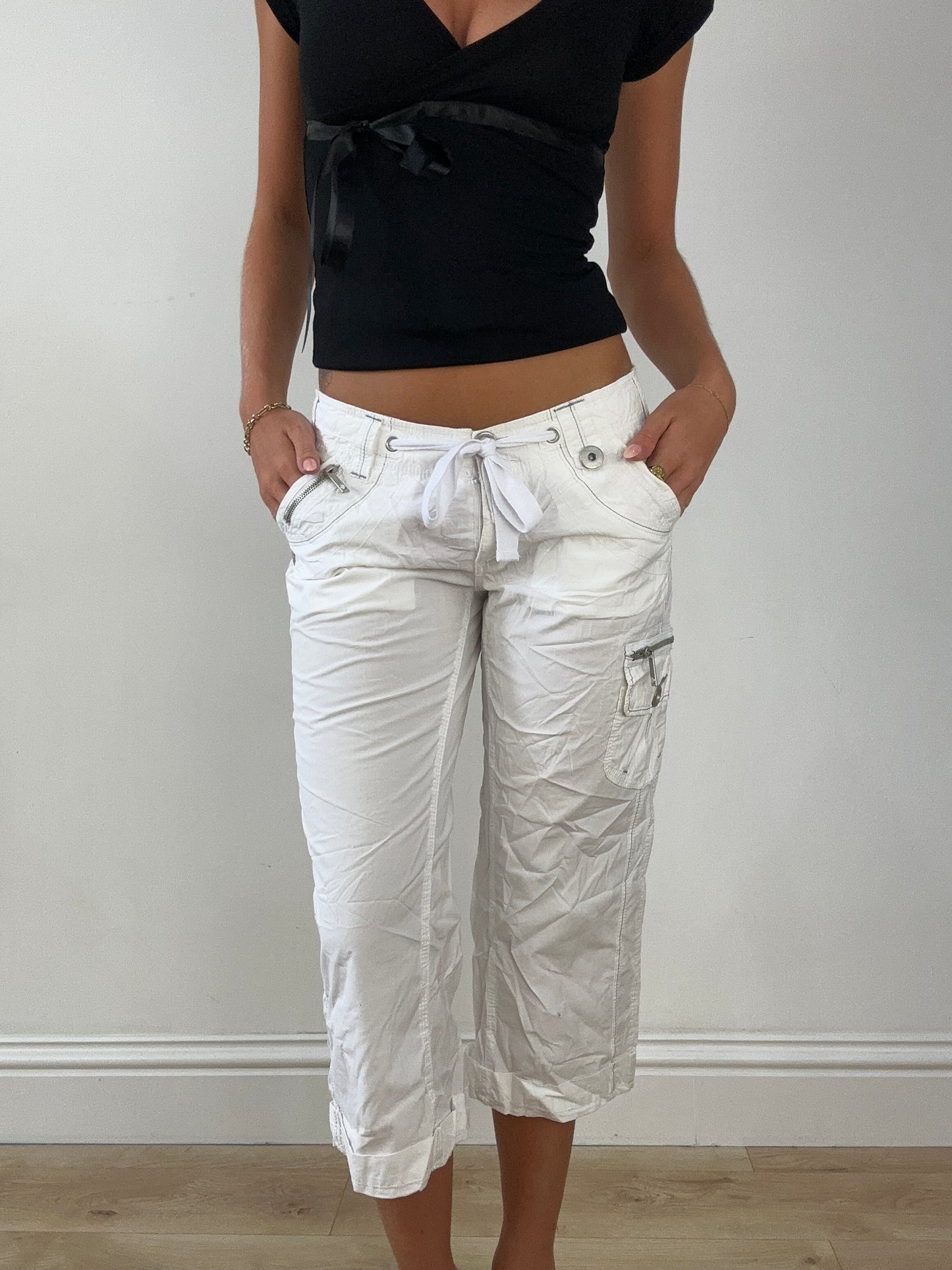 SIRENCORE | medium white 3/4 length cargo trousers