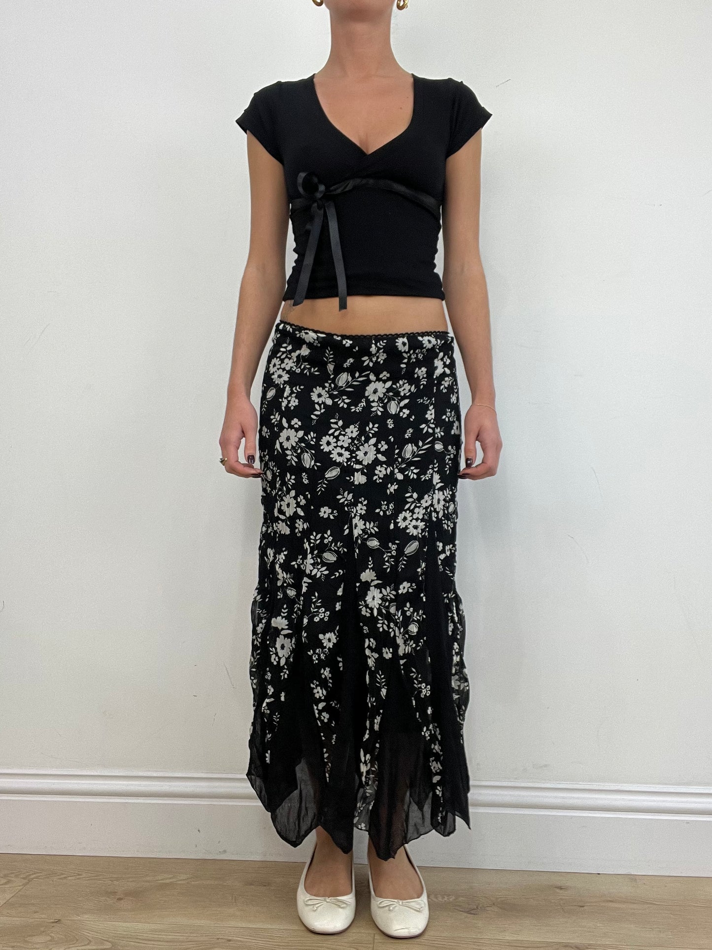 💻 vintage edit one | small black maxi skirt with white flowers