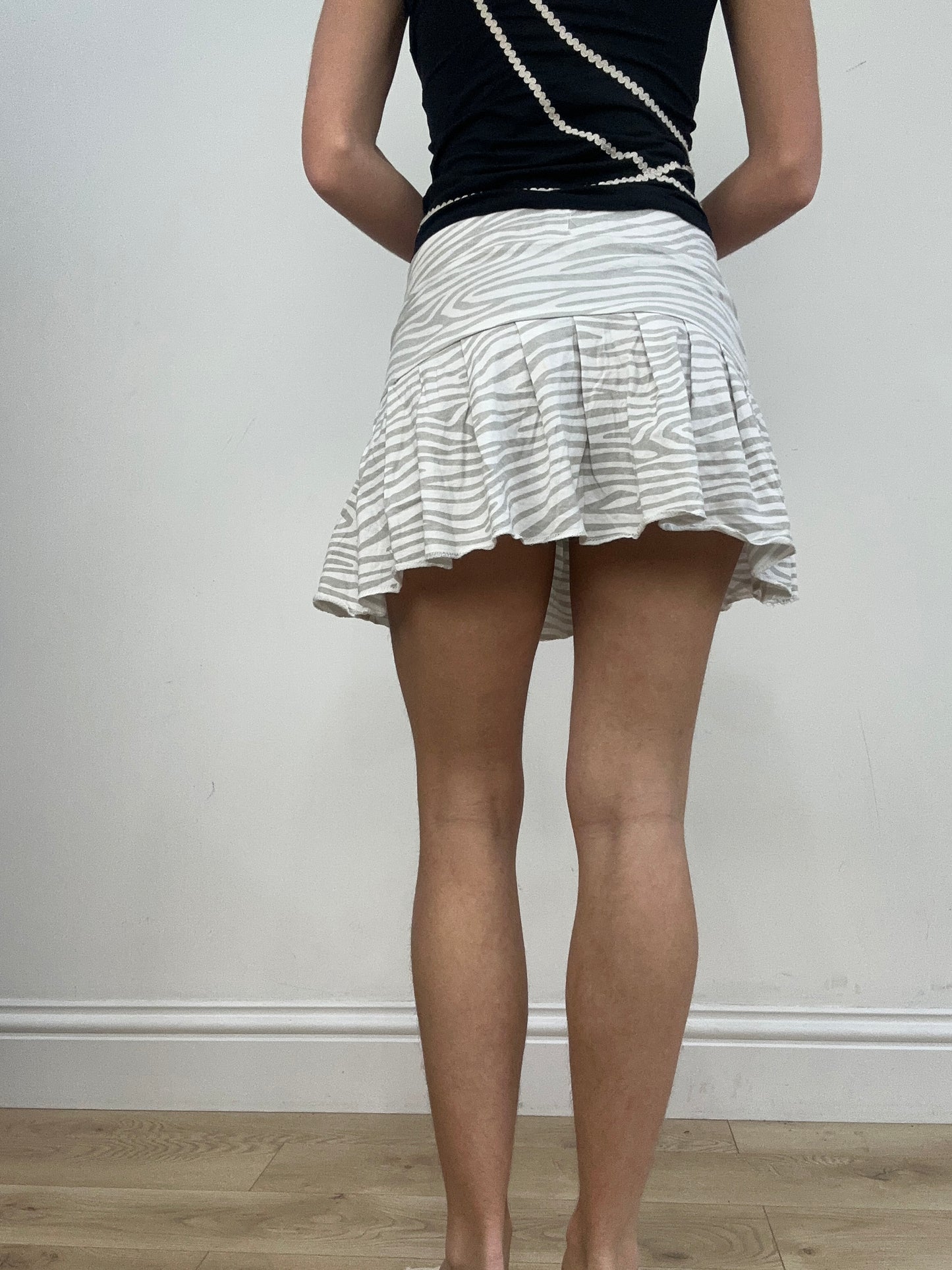 vintage edit six | small white and grey zebra print skirt