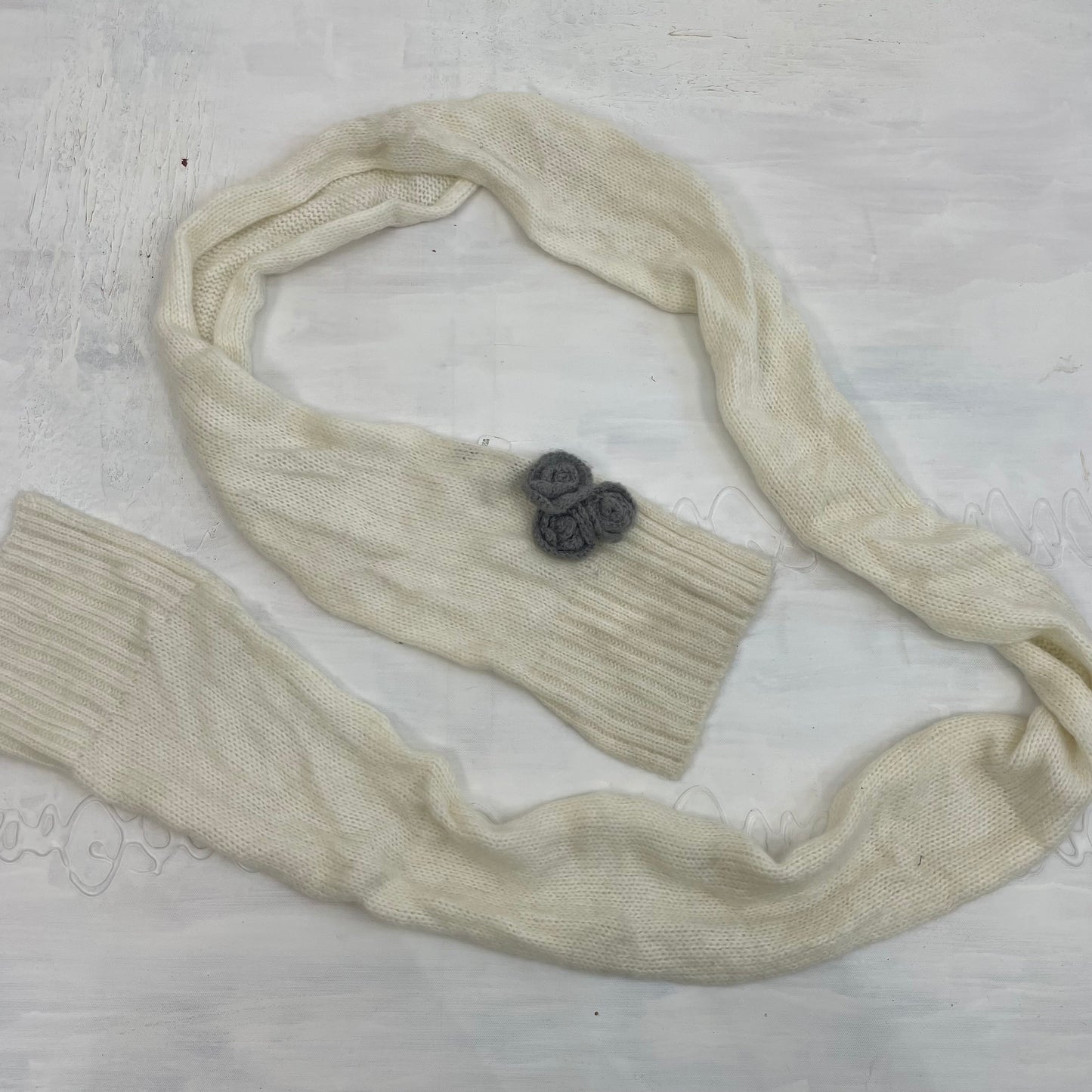 CHALET GIRL DROP | cream knit scarf with grey rose detail