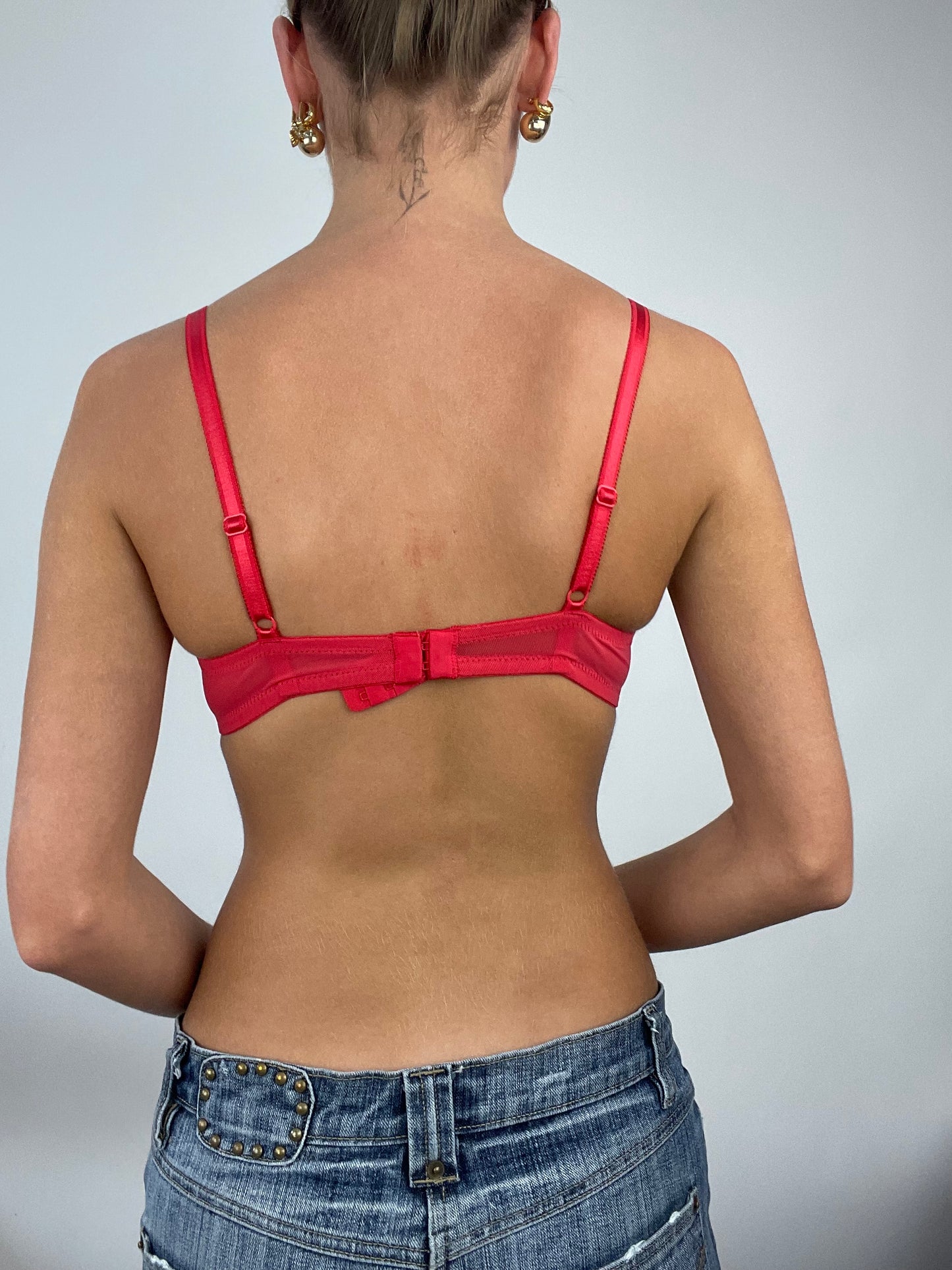 ADDISON RAE DROP | small red lace bra