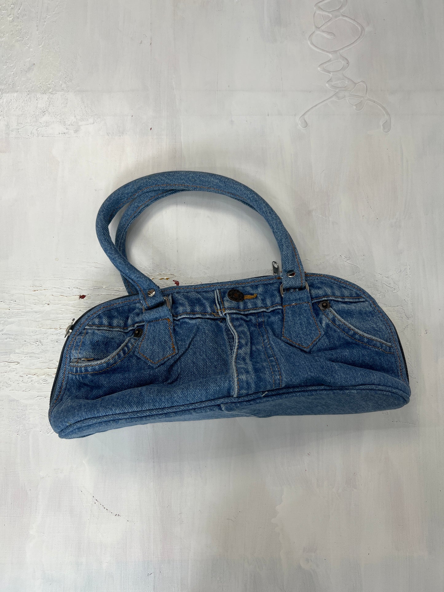 💻DENIM ON DENIM | light wash denim jeans shoulder bag