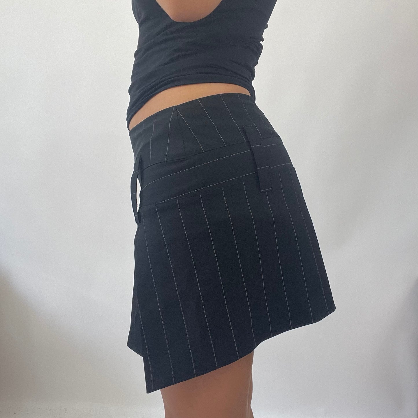 💻OLIVIA RODRIGO DROP | small black pinstripe skirt