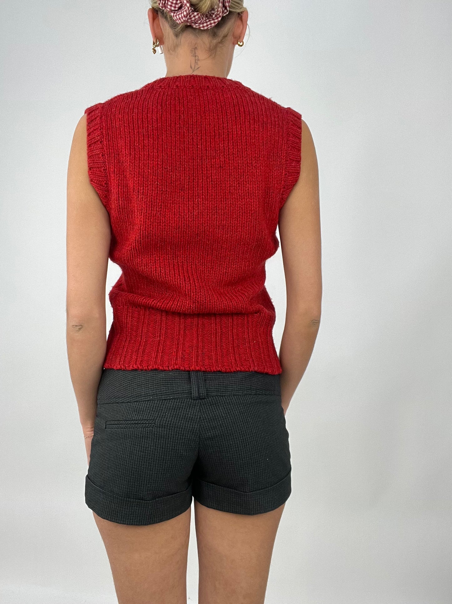 TAYLOR SWIFT DROP | small red knitted sweater vest