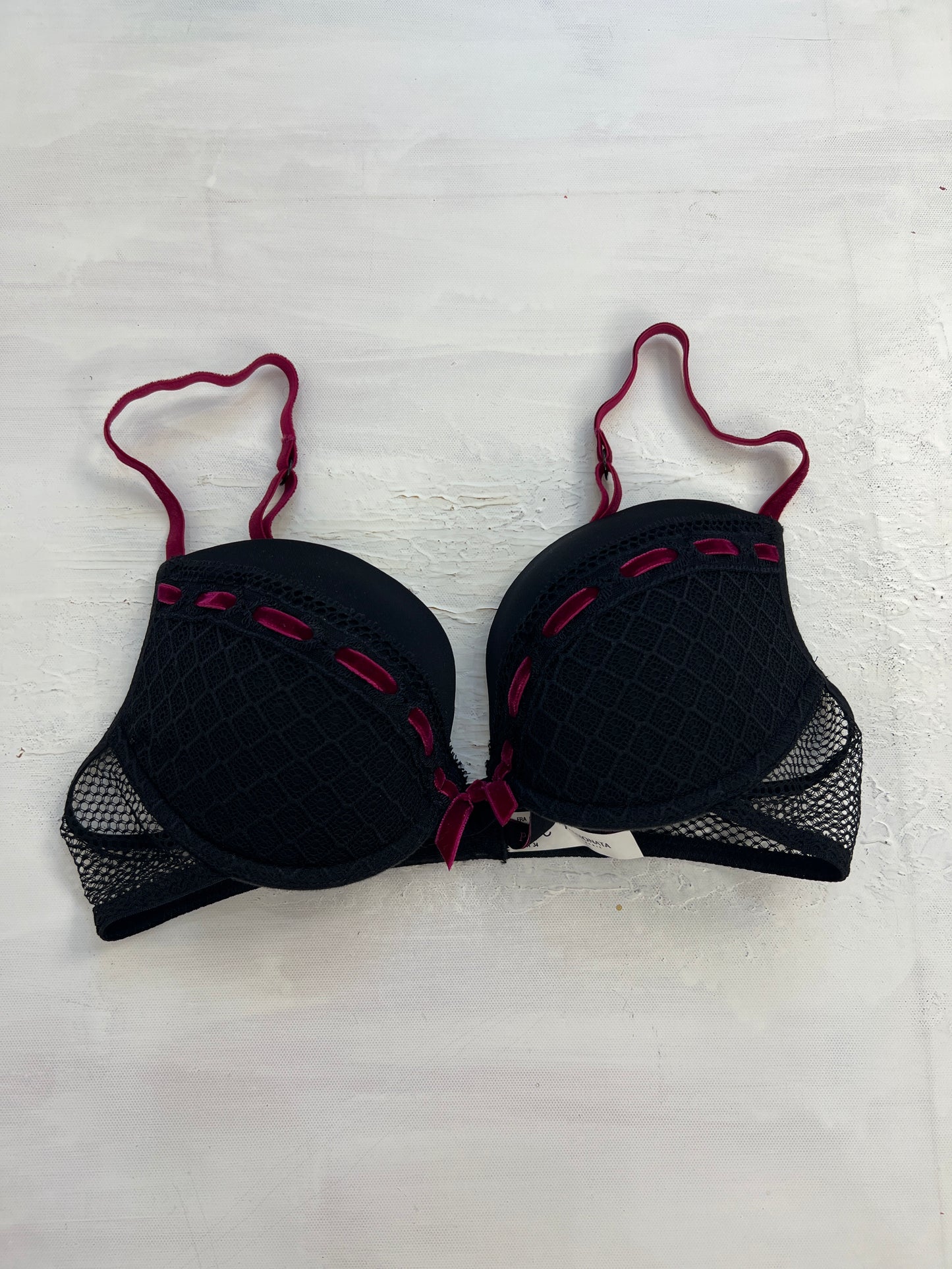 💻 LIBRARIAN CORE | medium black lace bra with pink ribbon