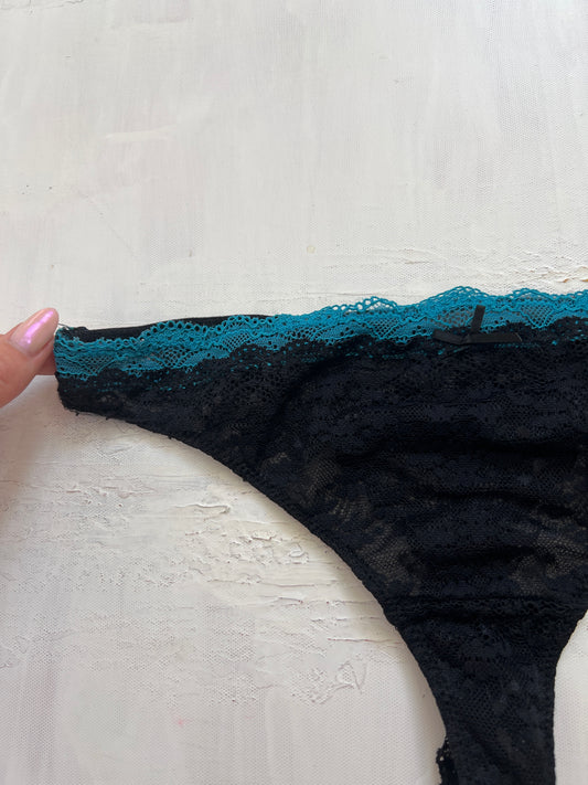 BRAT GIRL SUMMER DROP | small black lace thong