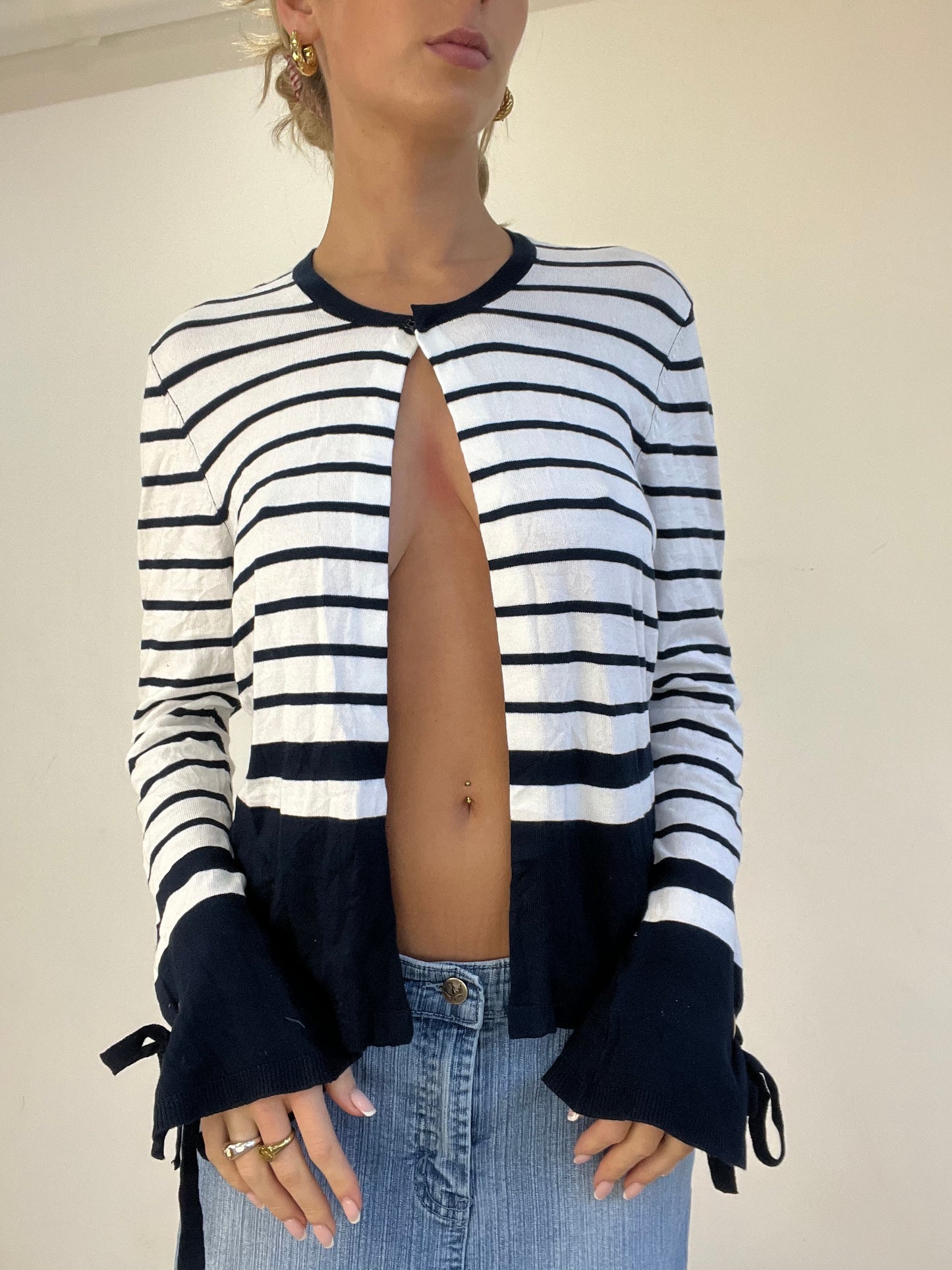 WINTER TRENDS | small white and navy striped cardigan