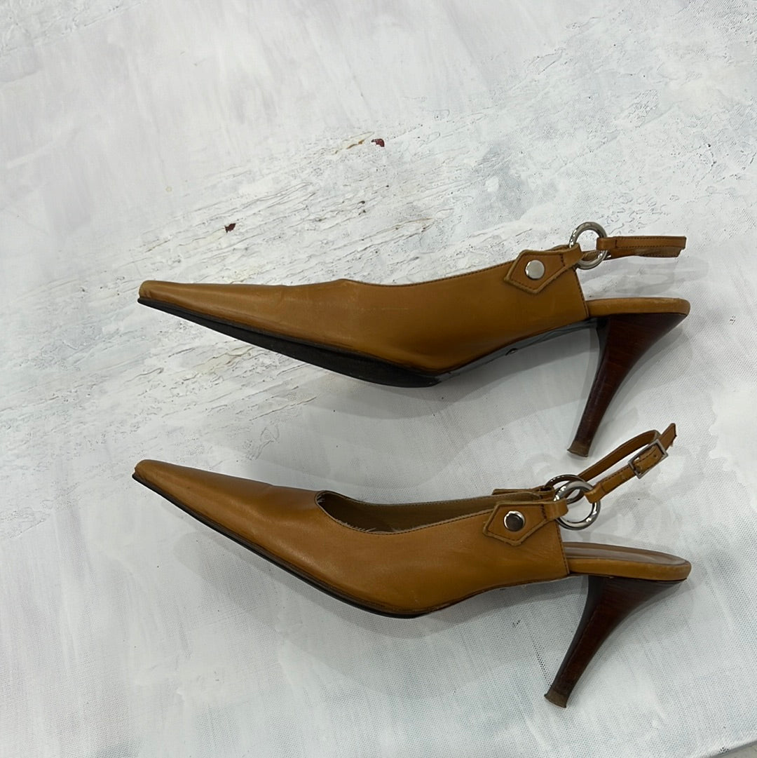 MANHATTAN GIRL DROP | camel slingback kitten heels