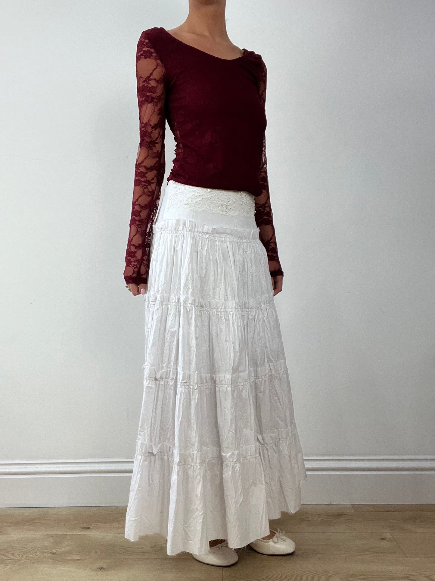 HALLOWEEN | medium burgundy lace long sleeved top