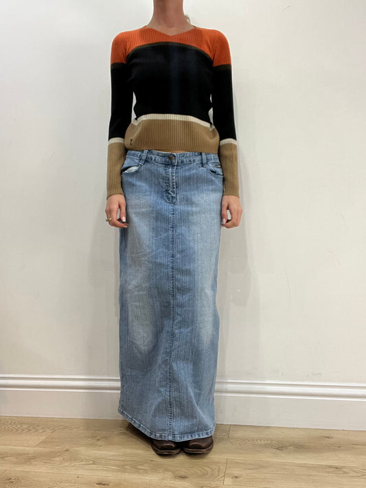 WINTER TRENDS | large light wash denim maxi skirt