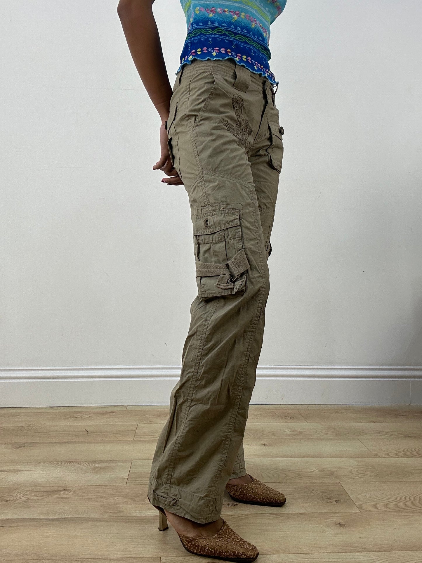 HIPPY CHIC DROP | small brown cargo style trousers with embroidery on the front