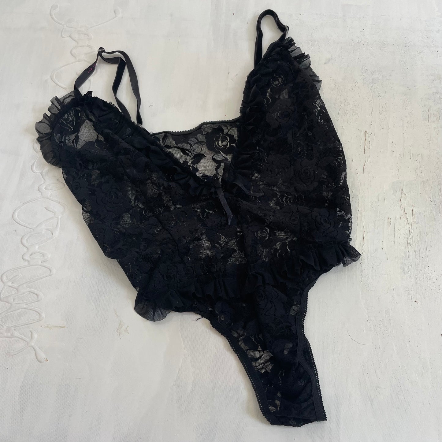 💻OLIVIA RODRIGO DROP | small black lace low cut bodysuit
