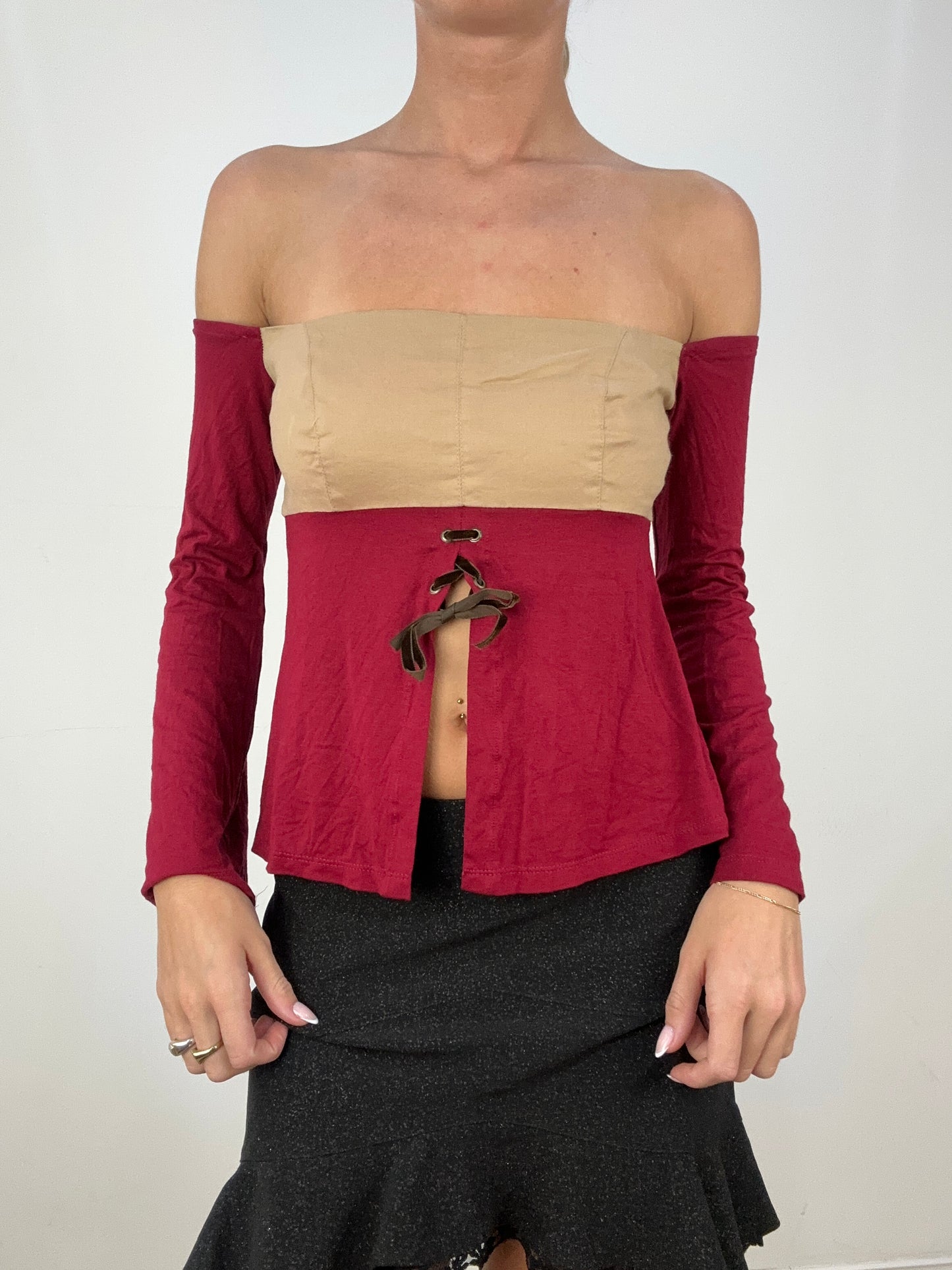 HALLOWEEN | small beige and burgundy off the shoulder top