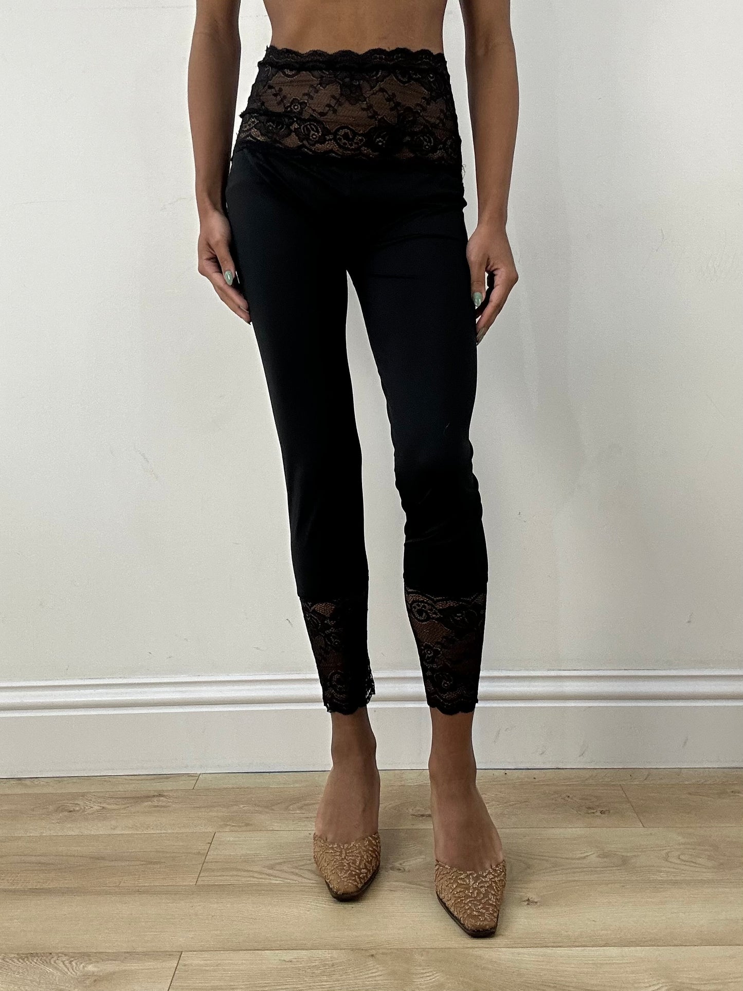 MOB WIFE DROP | small black lace detail leggings