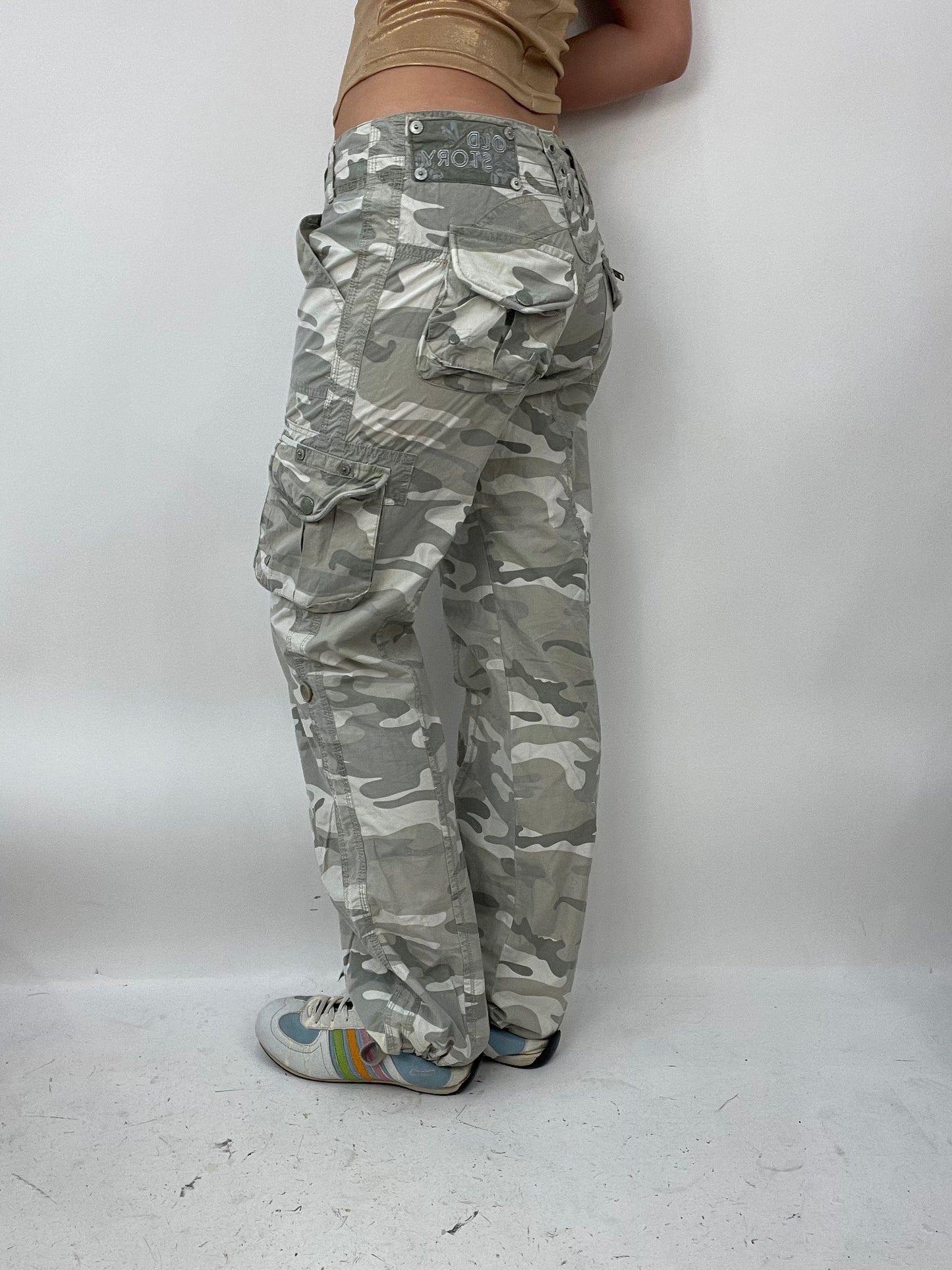 CITY BREAK DROP | medium khaki camo cargo trousers with drawstring