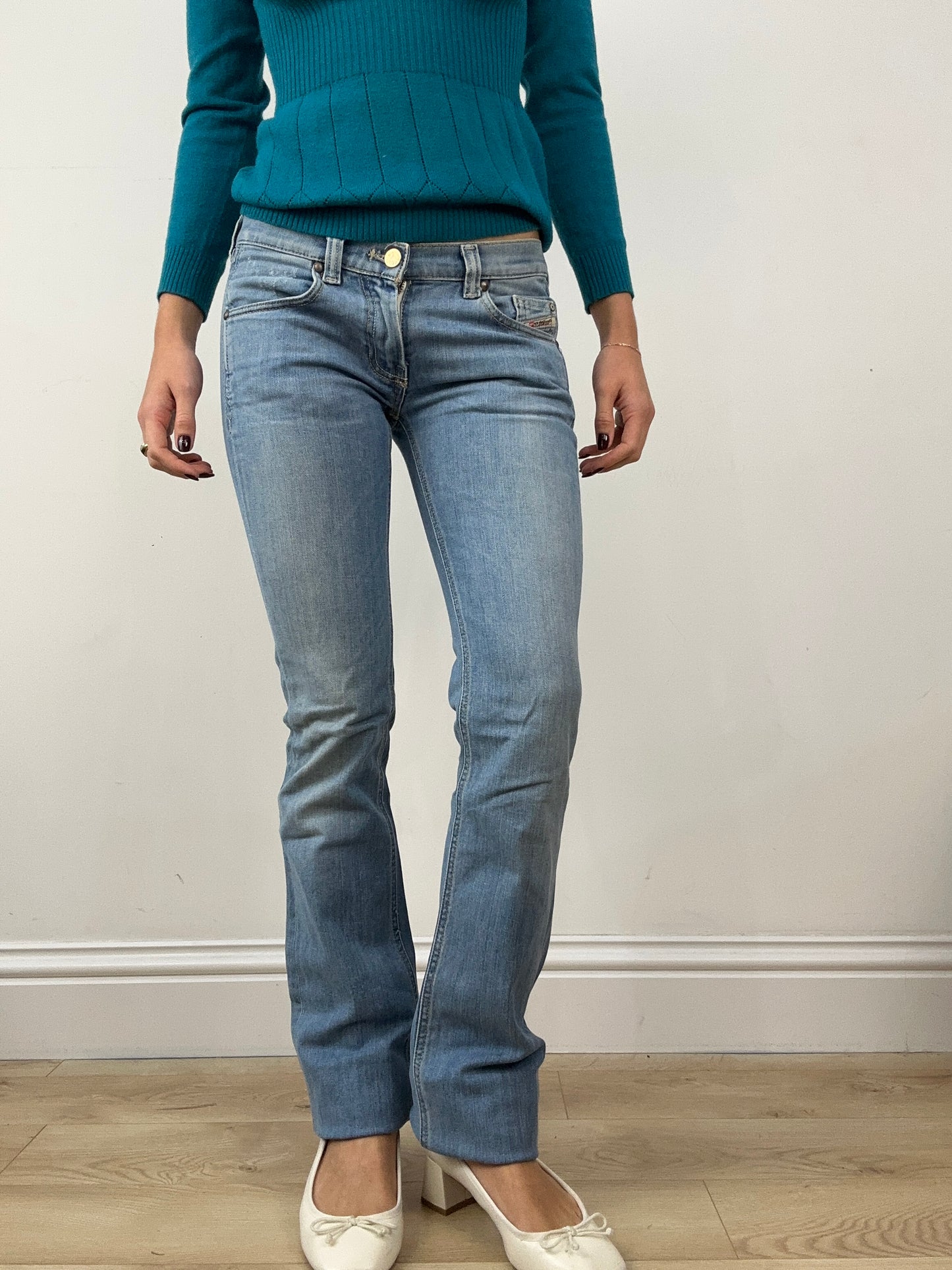 GILMORE GIRLS | small light wash diesel jeans