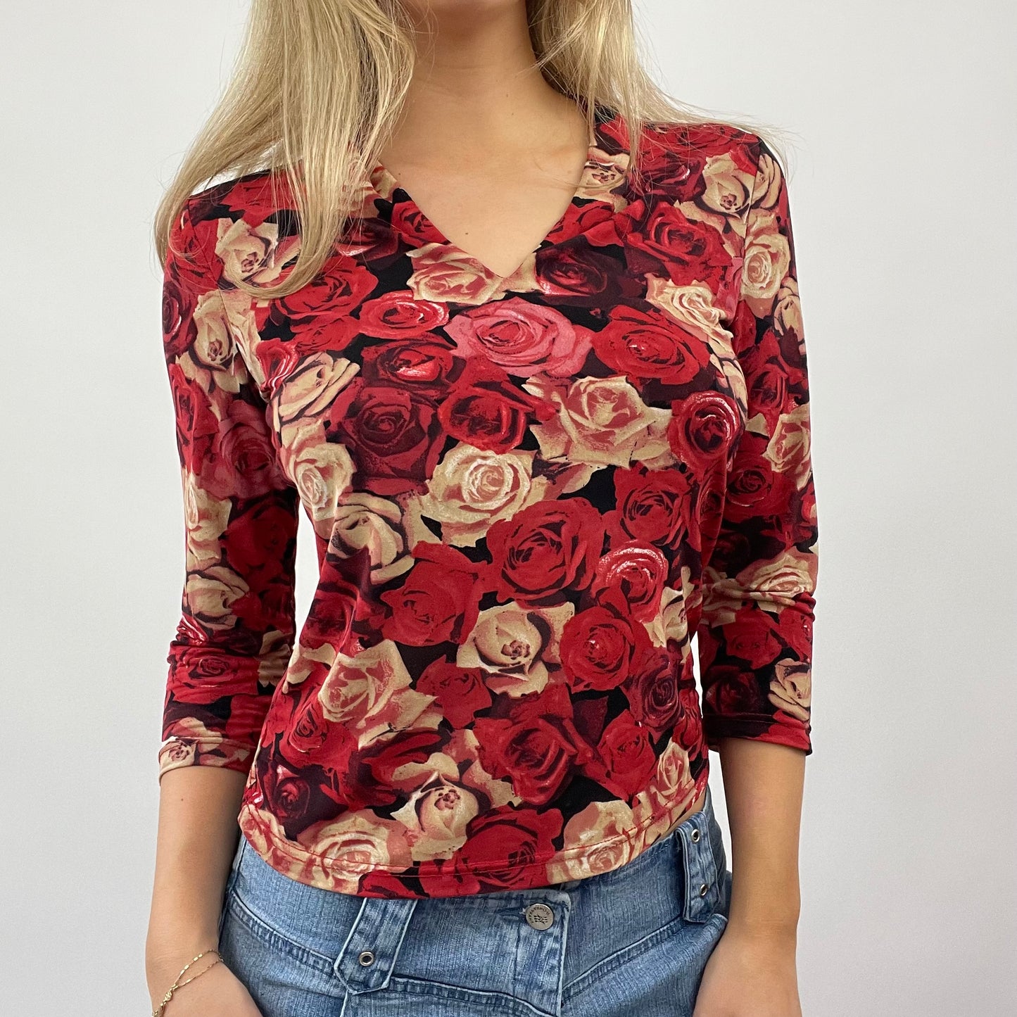 💚💻 GALENTINES DAY DROP | small red rose print 3/4 length sleeve top