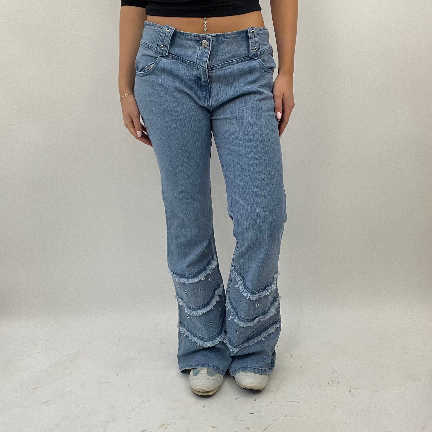 💚 GALENTINES DAY DROP | small blue flared jeans with distressed hems