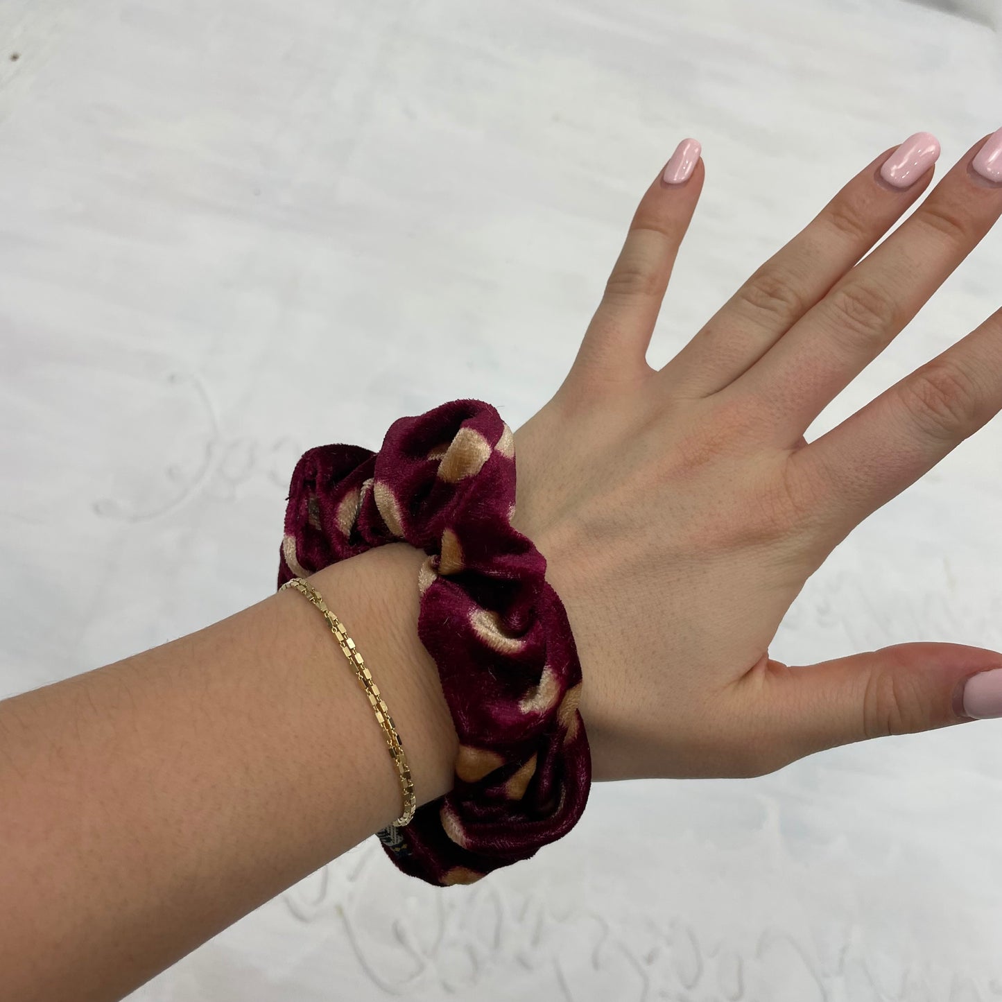 💻⭐️ | burgundy/light brown polka dot velvet scrunchie