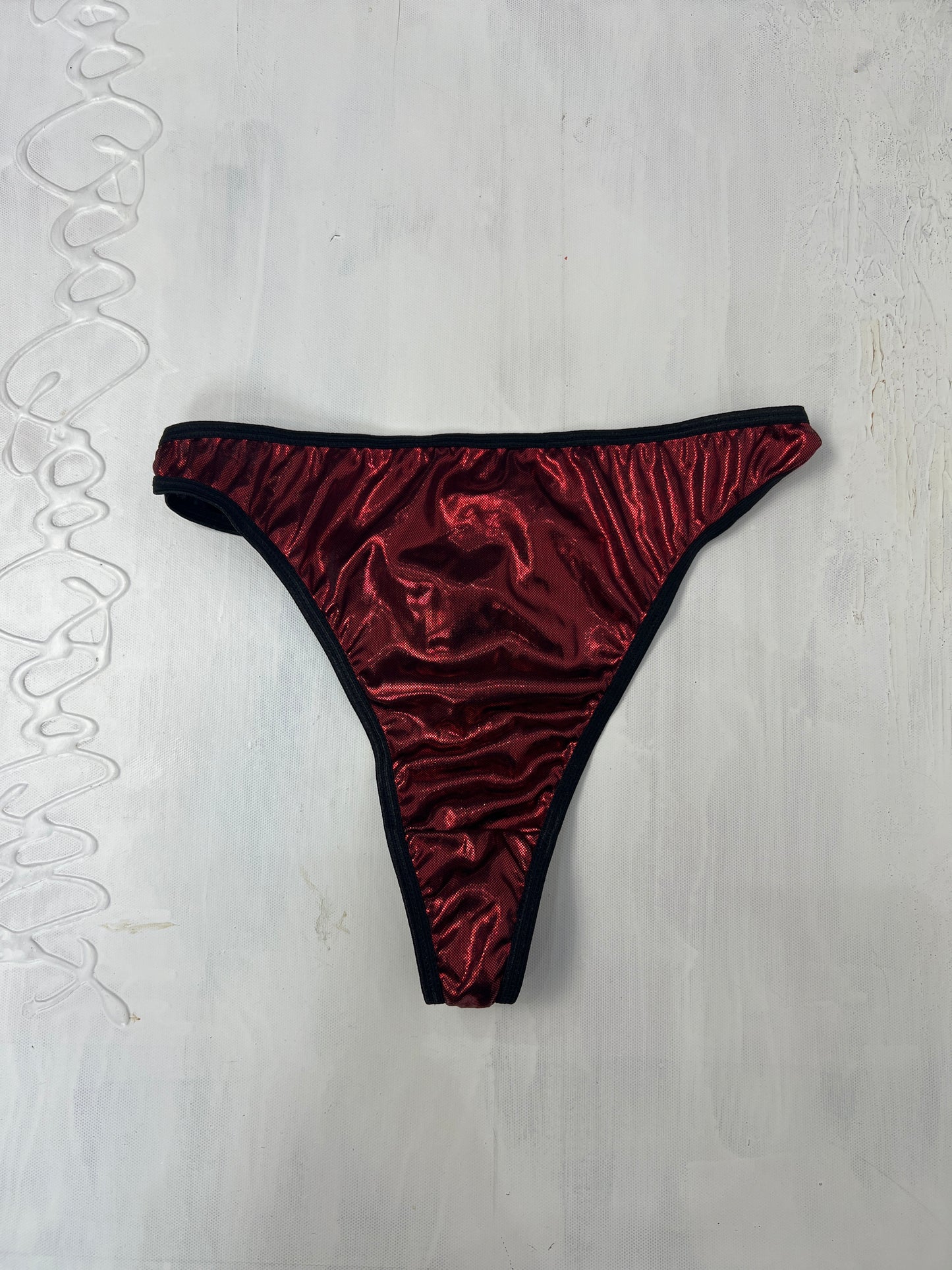 HALLOWEEN | red and black shiny thong