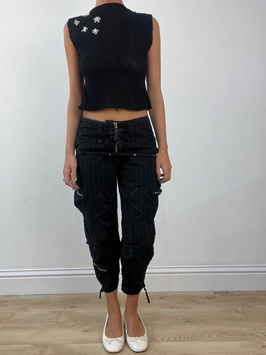 GIRLBAND DROP | small black 3/4 length trousers with pockets and chains