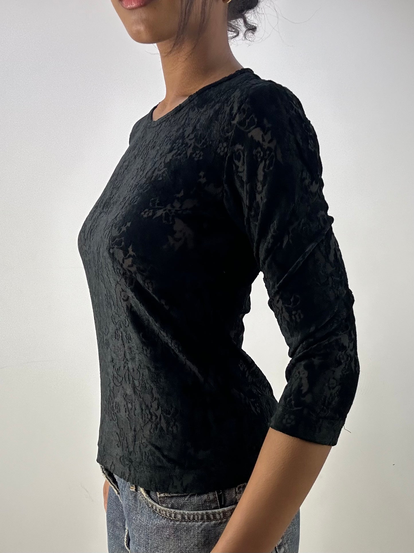 MOB WIFE DROP | large black velvet patterned 3/4 sleeve top