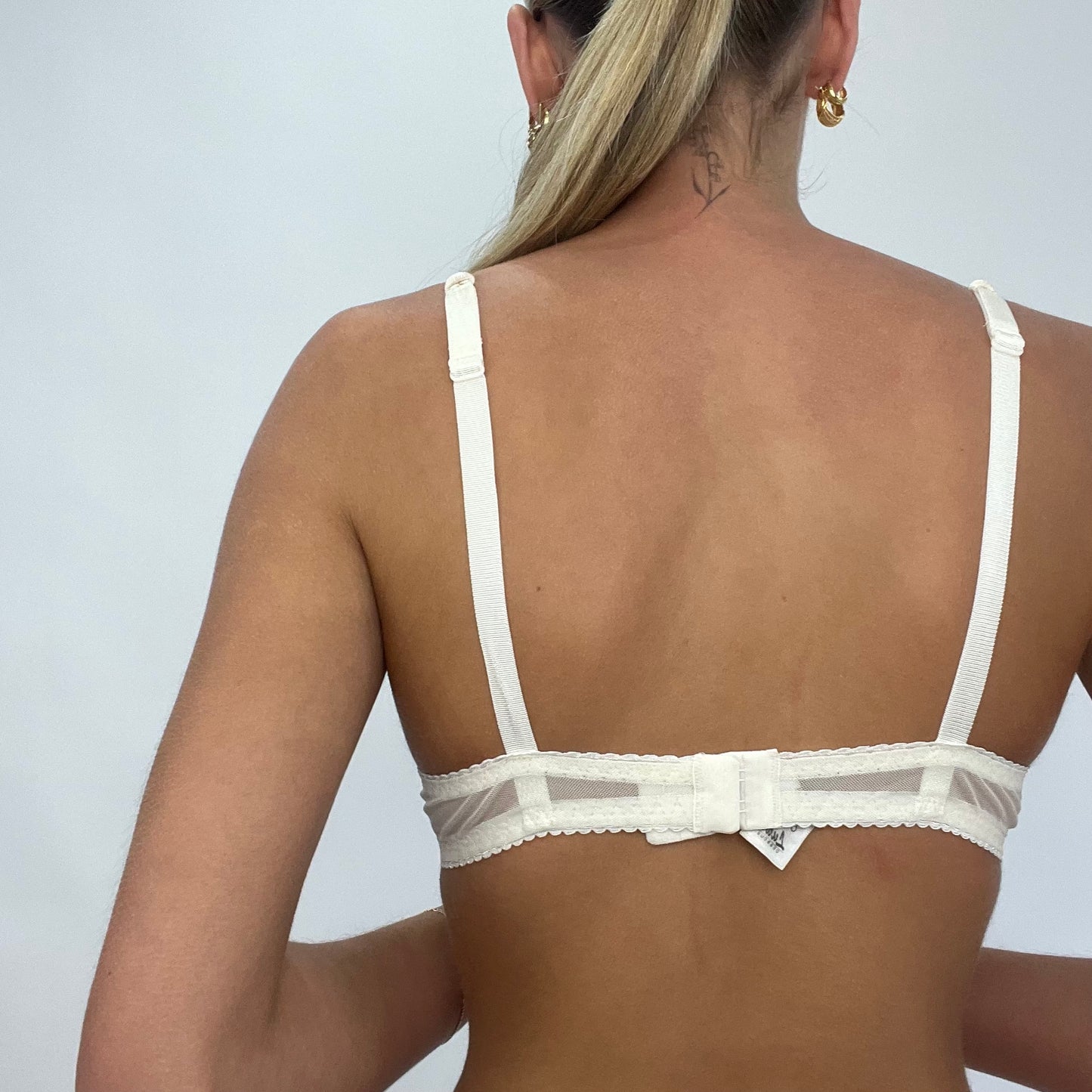 90s MINIMALISM DROP | small cream embroidered bra