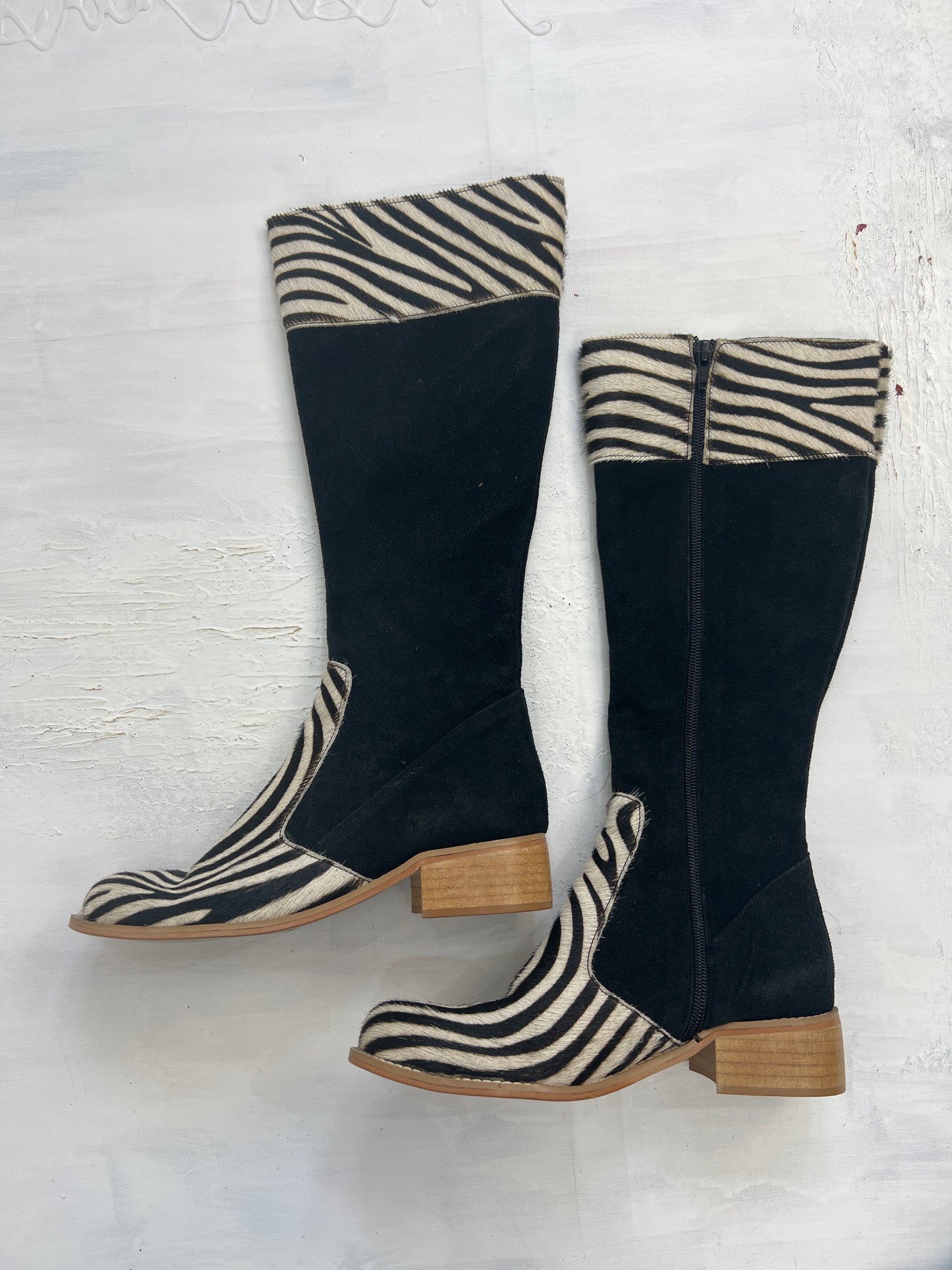 ⭐️BUFFY THE VAMPIRE SLAYER | black and white zebra print suede boots