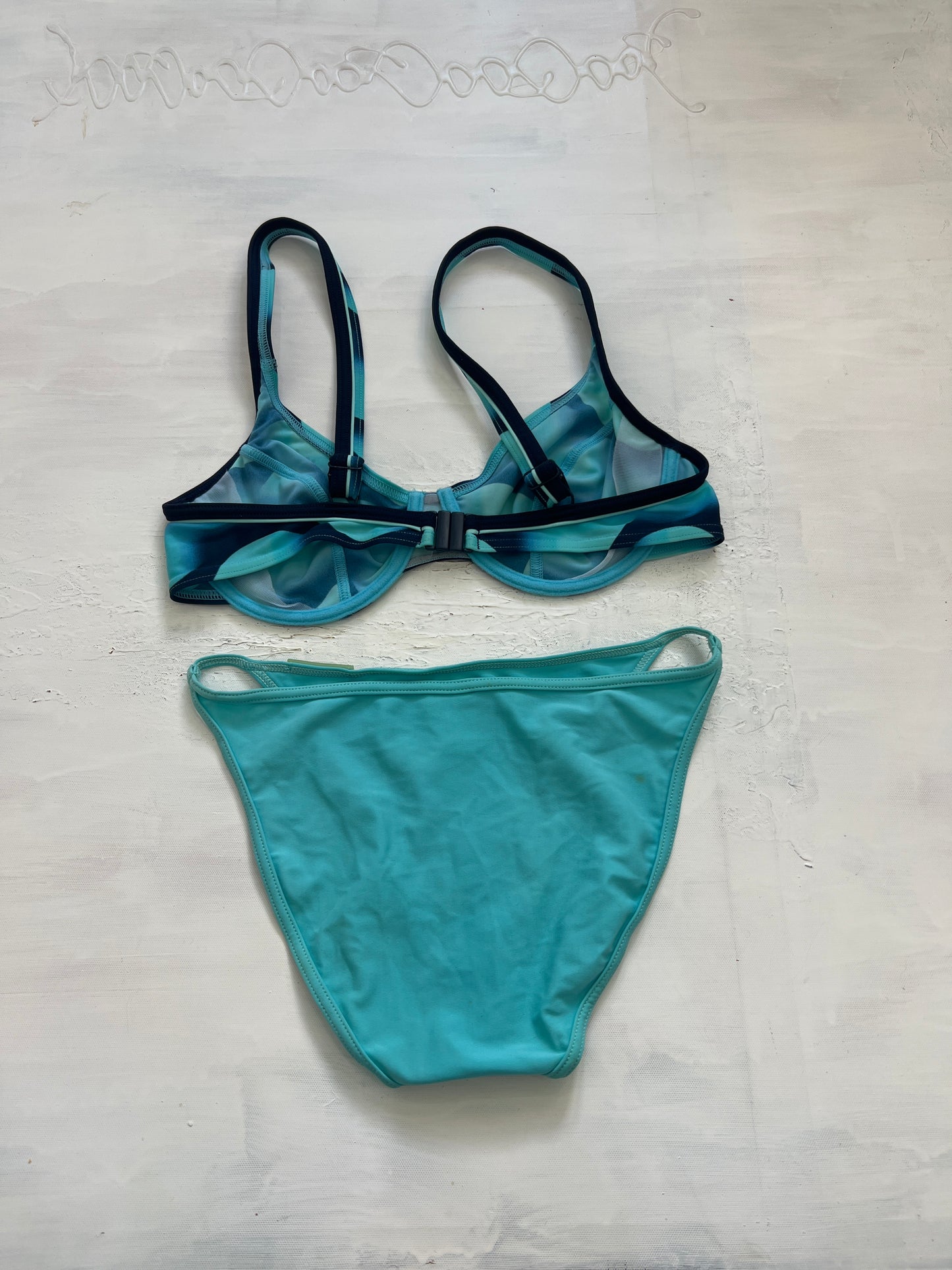 💻 GIRLS TRIP DROP | medium blue bikini set with patterned top