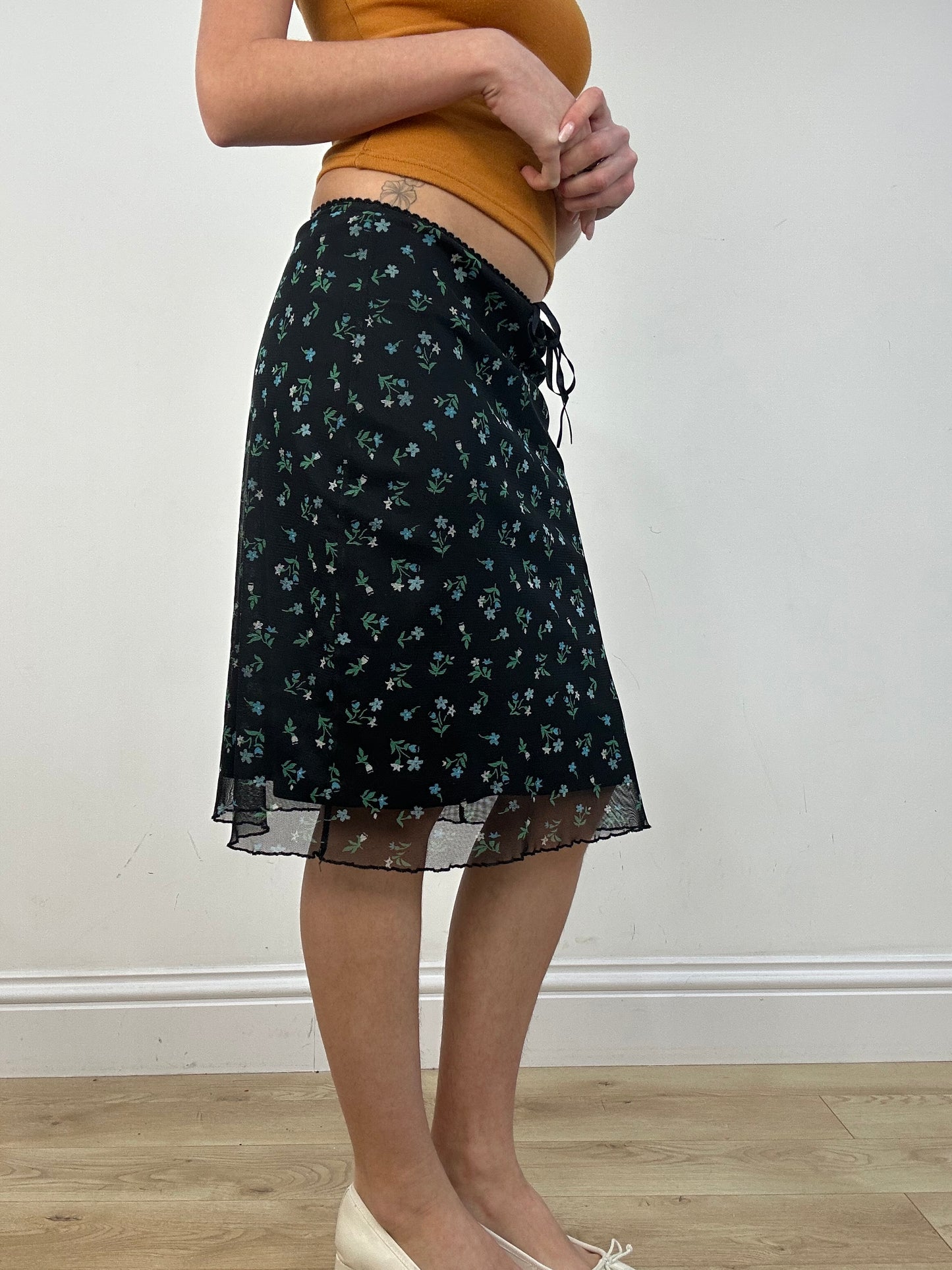 vintage edit: date night | small black floral midi skirt