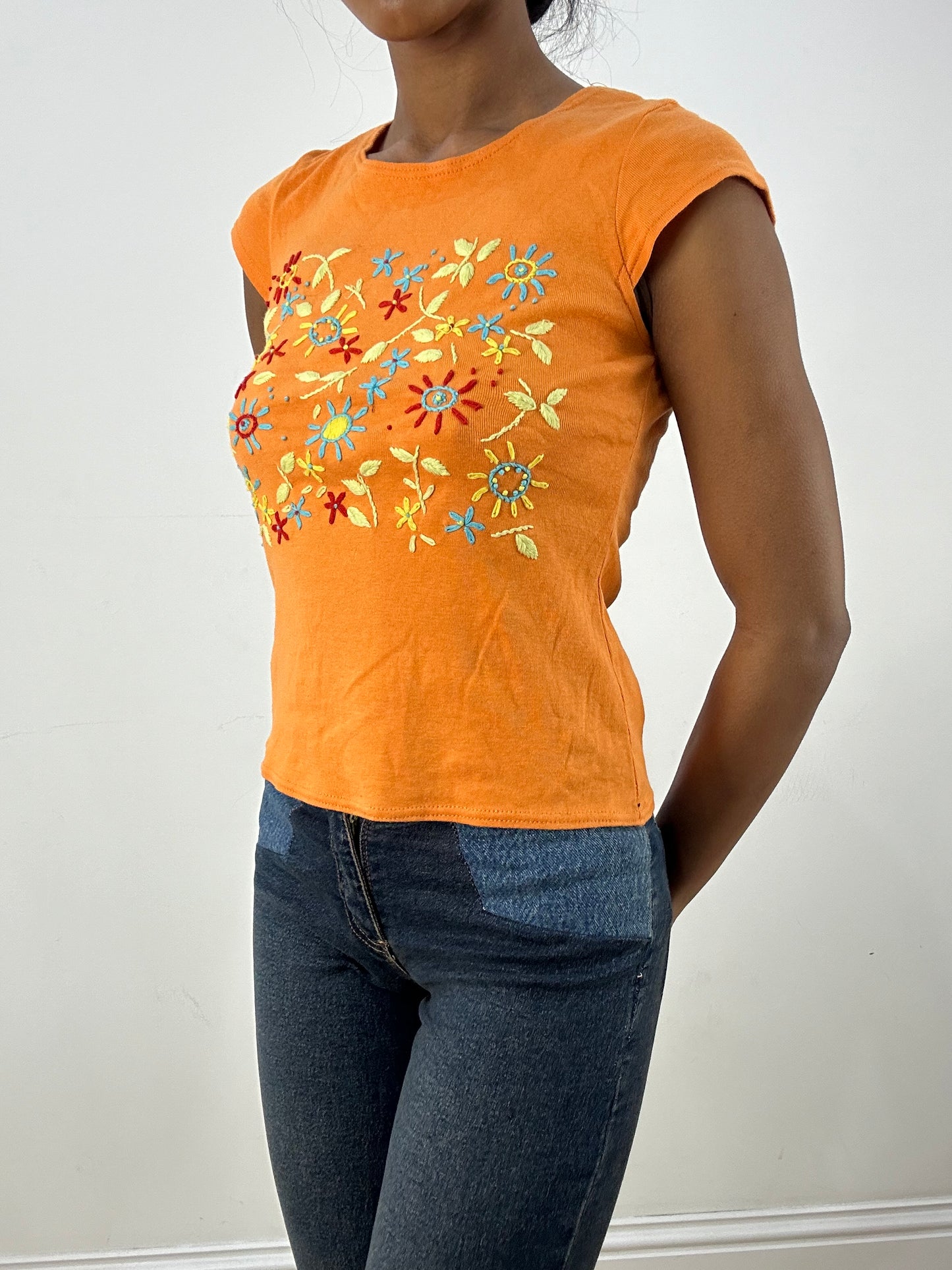 💻 HIPPY CHIC DROP | medium orange t-shirt with floral pattern