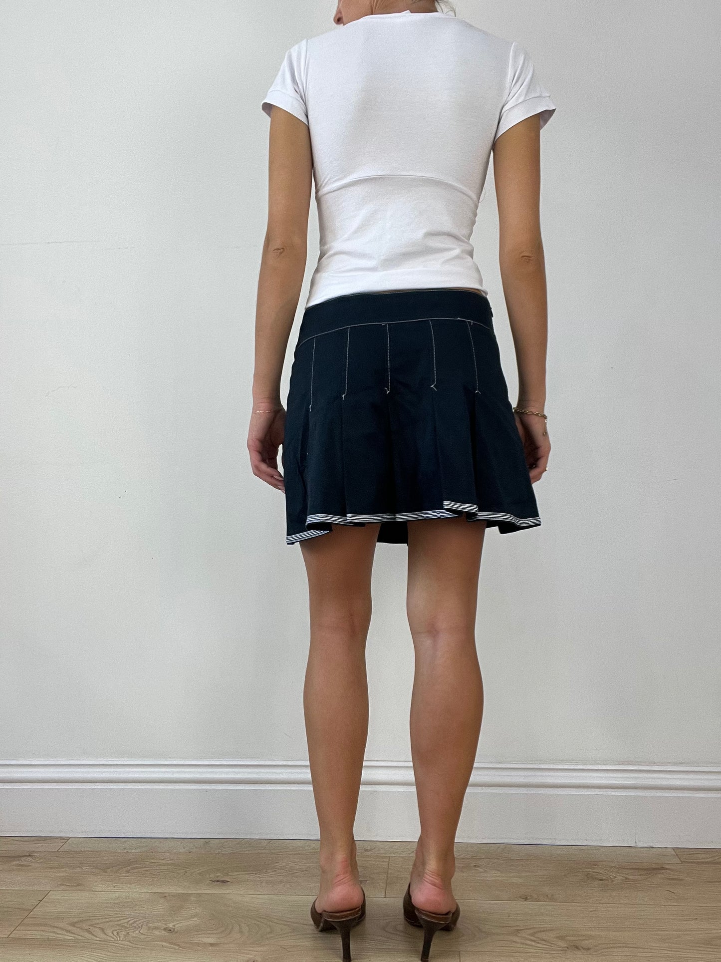 OFFICE GIRLIE | medium black pleated skirt