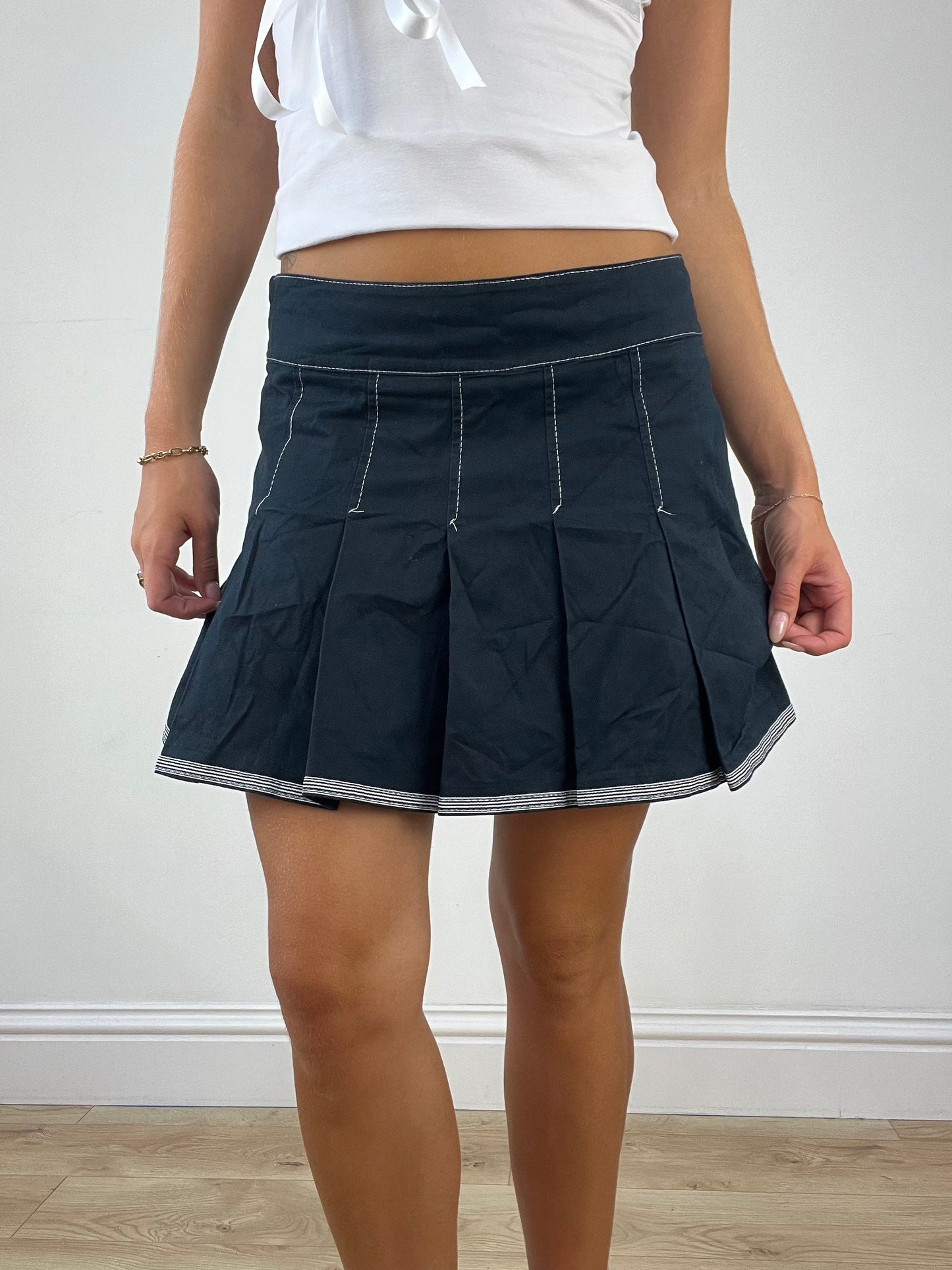 OFFICE GIRLIE | medium black pleated skirt