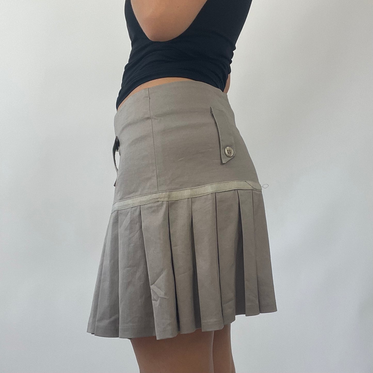 💻OLIVIA RODRIGO DROP | small grey/brown pleated skirt