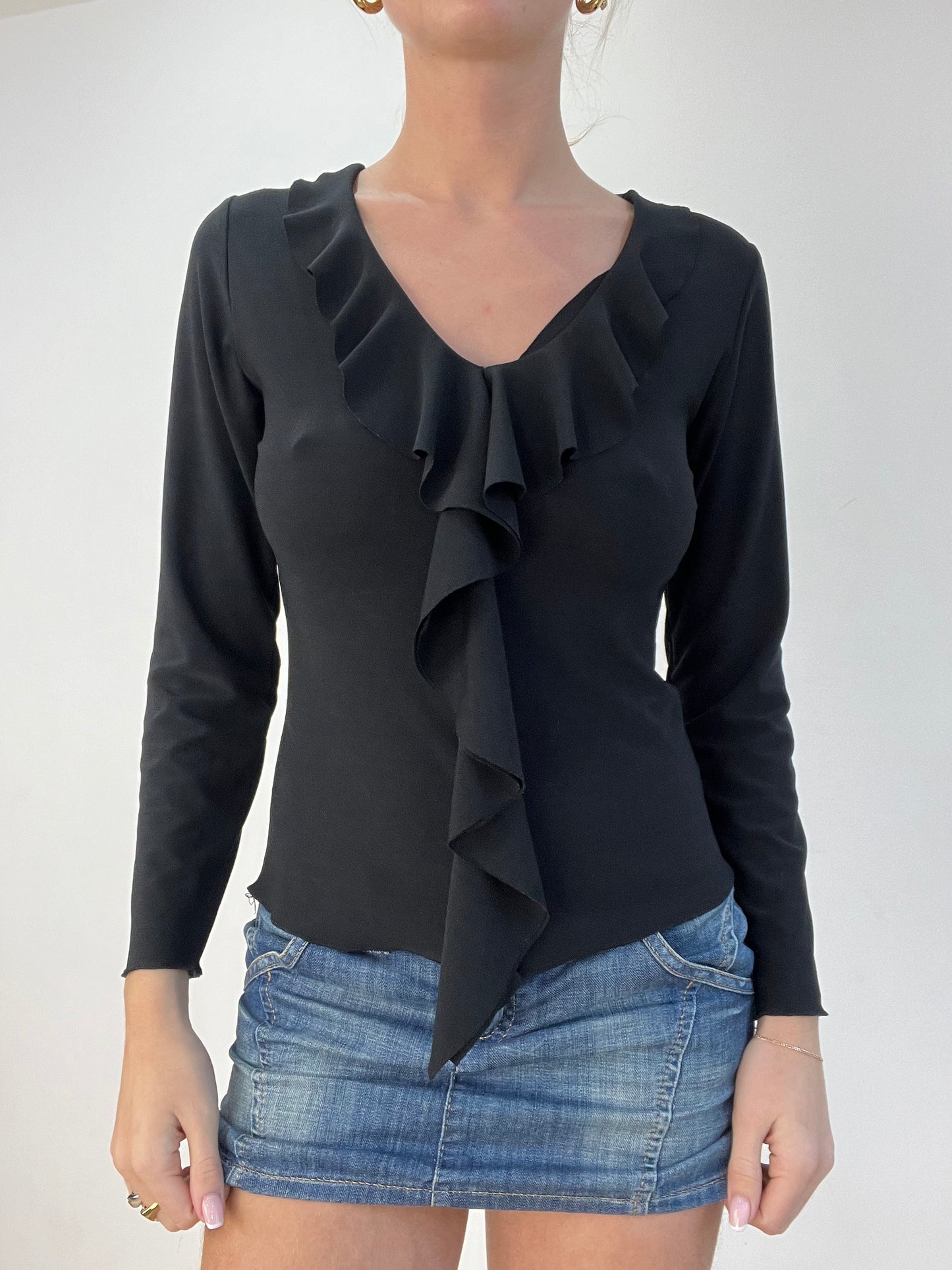 BEST PICKS | medium black long sleeve ruffle top